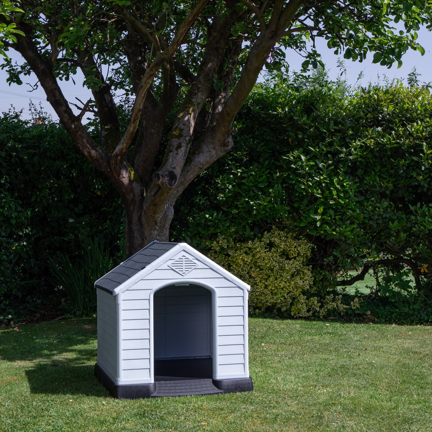 82 x 76cm Samuel Alexander Small Outdoor Plastic Dog House with Raised Bed