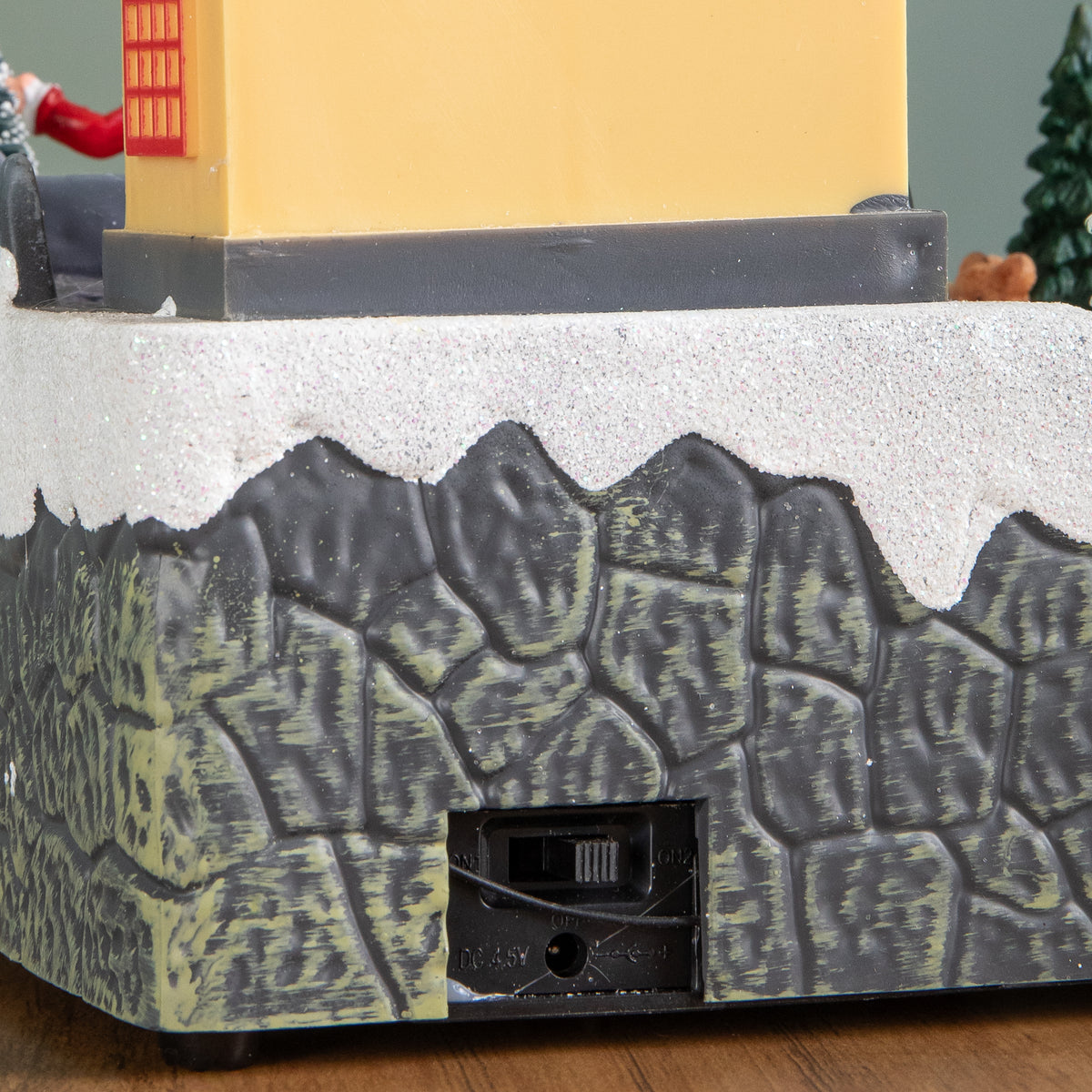 18cm Light up Christmas Gift Shop Snow Scene with Music and LEDs