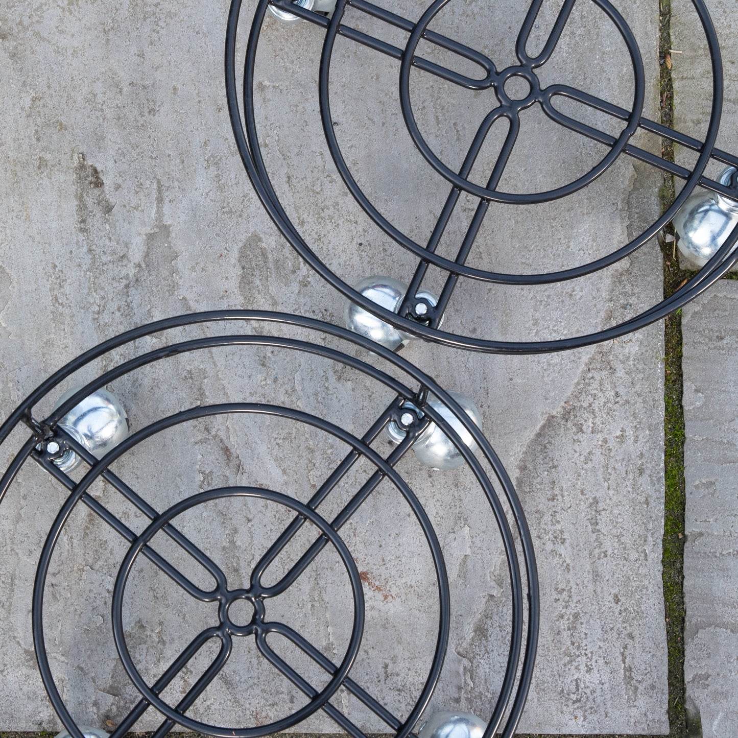 Pack of 2 Tom Chambers Handcrafted Heavy Duty Round Black Metal Garden Patio Plant Flower Pot Stand Caddy Trolley Dolly on Strong Metal Castor Wheels 37cm