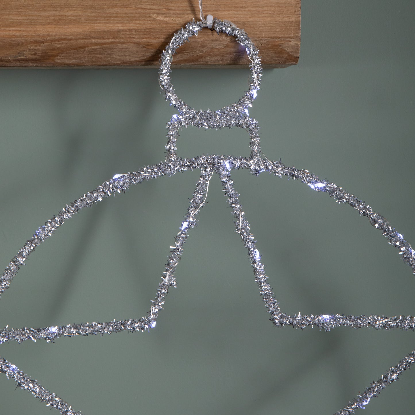 49cm Battery Powered Light up Christmas Silver Star Ball with Twinkling White LEDs