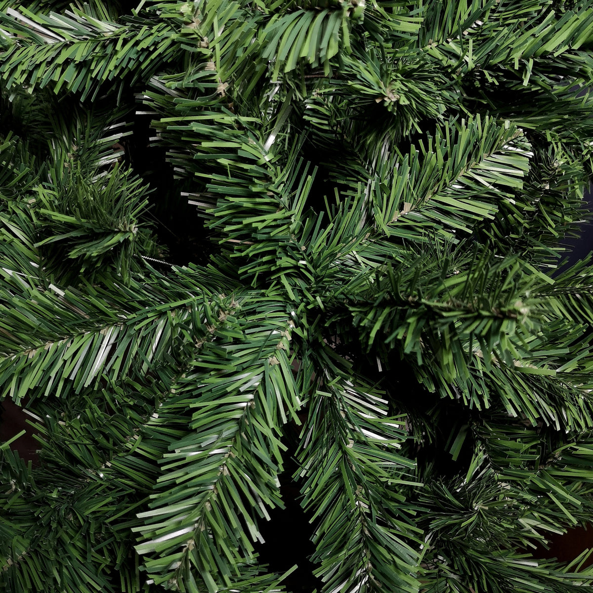 4ft (120cm) Imperial Pine Christmas Tree in Green with 220 tips 80cm Diameter