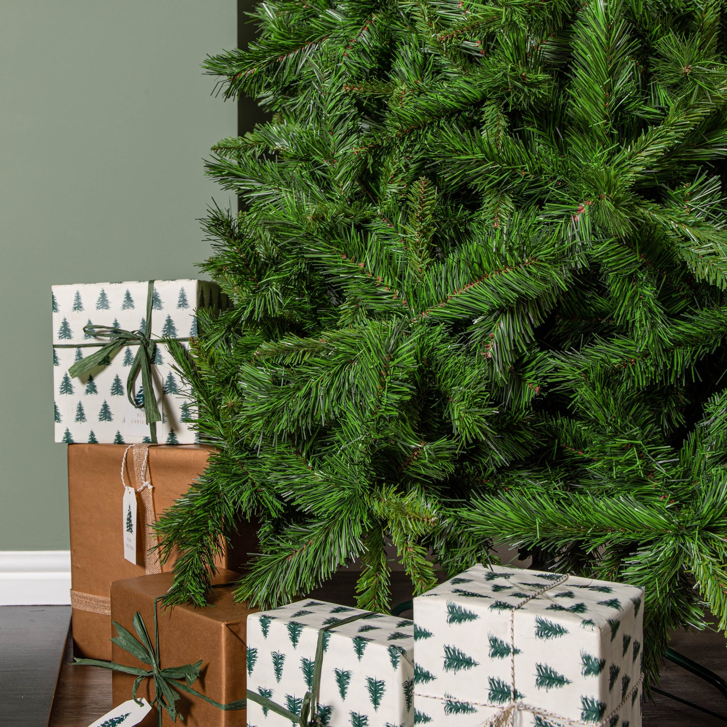 6ft (1.8m) Luxury Kateson Fir Artificial Green Christmas Tree with 816 Tips