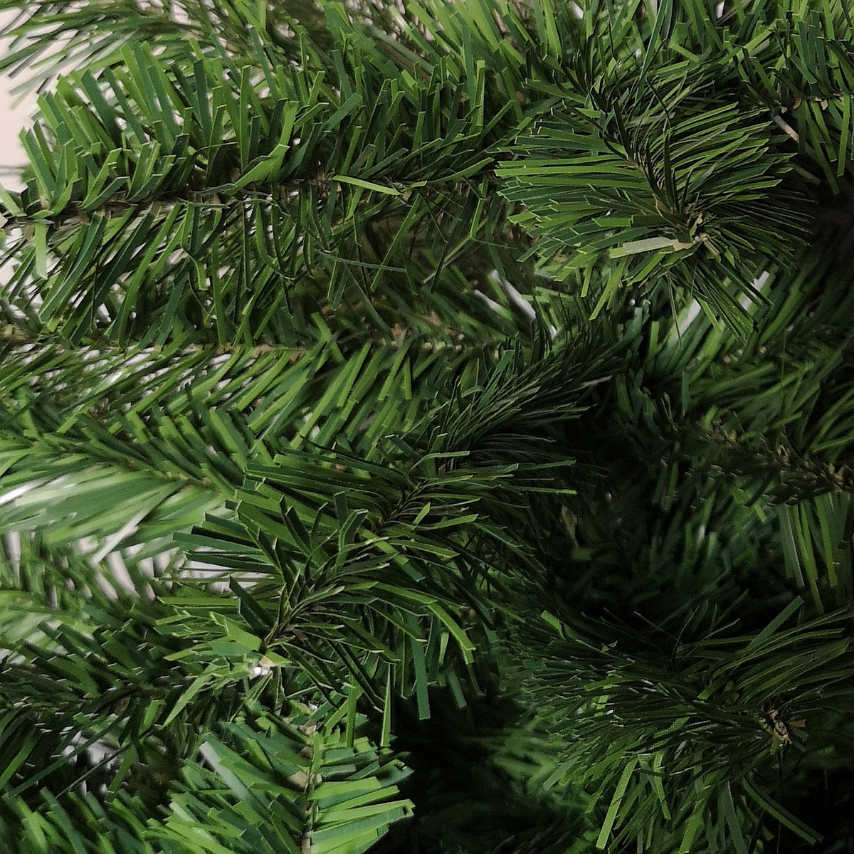 4ft (120cm) Imperial Pine Christmas Tree in Green with 220 tips 80cm Diameter