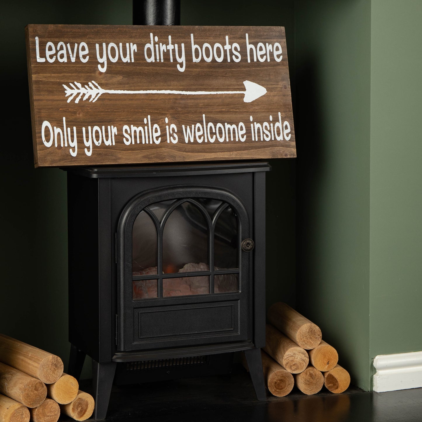 60cm x 30cm Dark Rustic Fir Wood Welcome Arrow Hanging Wall Sign