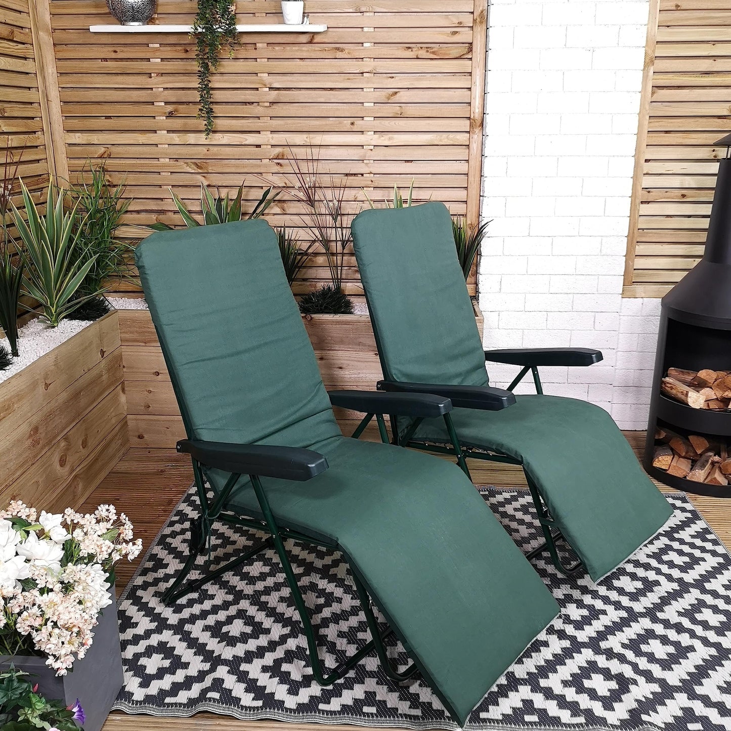 Factory Seconds: Set of 2 Padded Outdoor Garden Patio Recliner / Sun Lounger in Plain Green