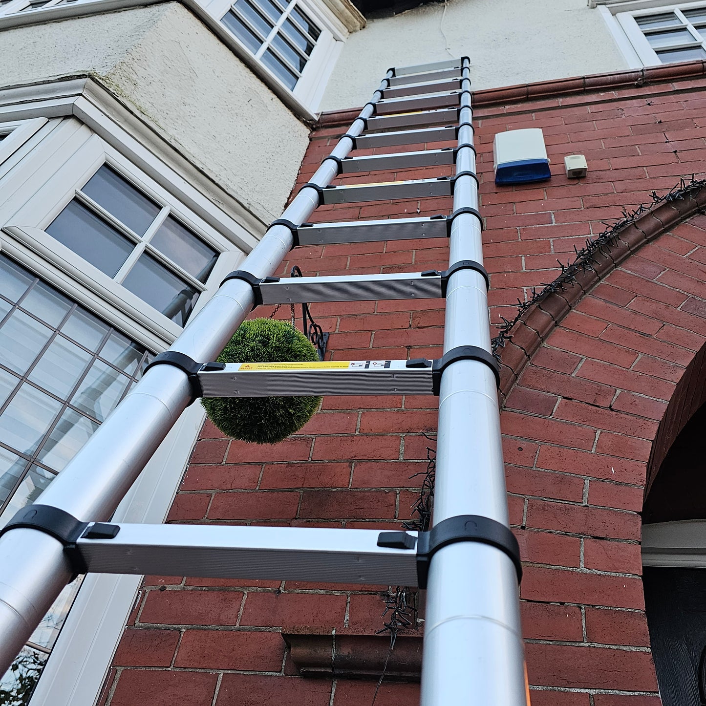 4.7m Telescopic Ladder Multi-Purpose folding Ladders Telescopic Extendable Portable Sturdy Loft Ladder