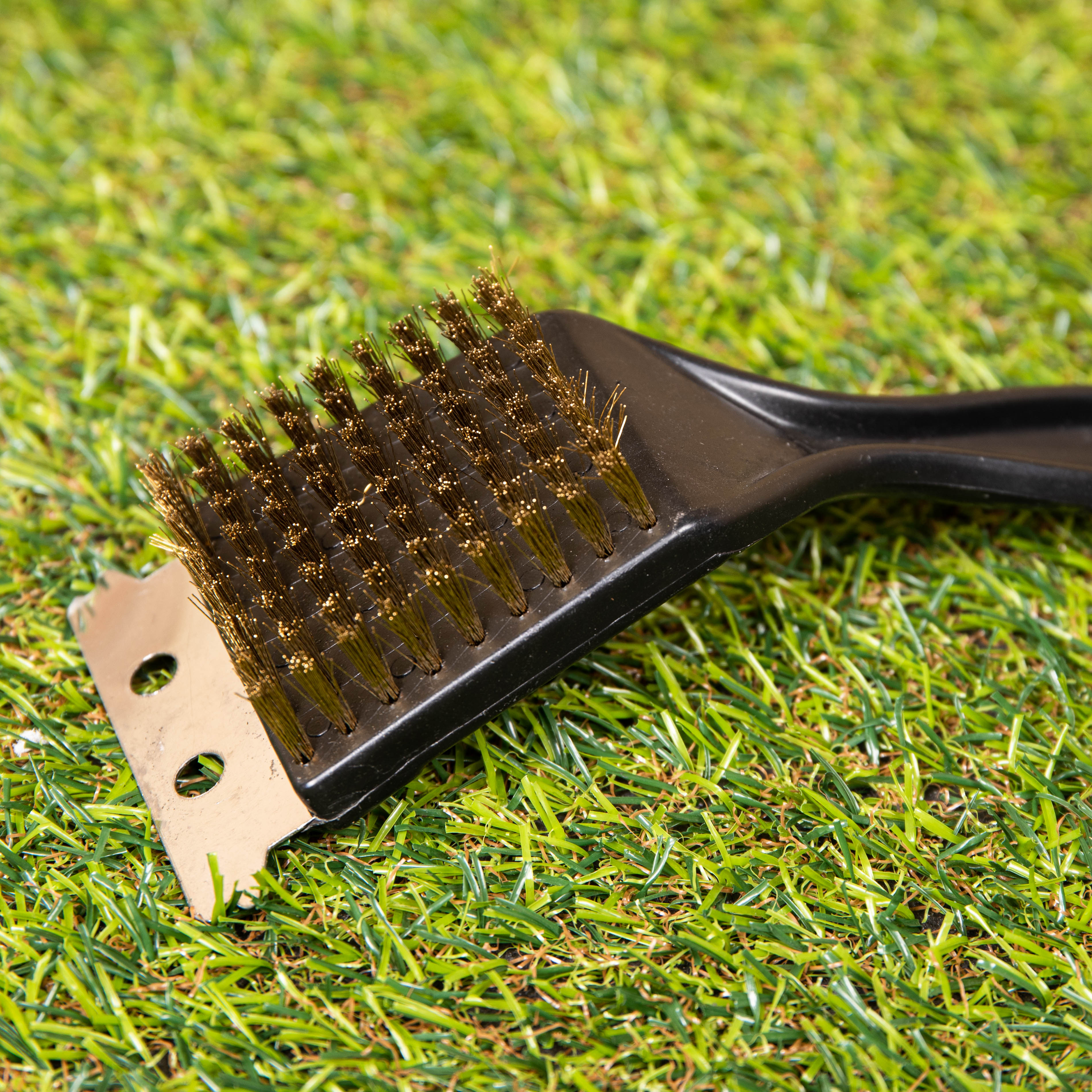 Barbecue / BBQ Wire Cleaning Brush with attached Scraper