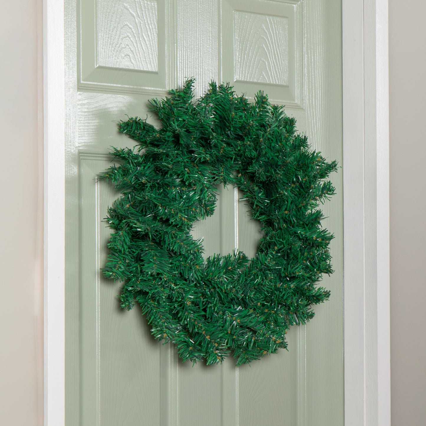 50cm Hanging Plain Green Christmas Wreath with 140 Tips