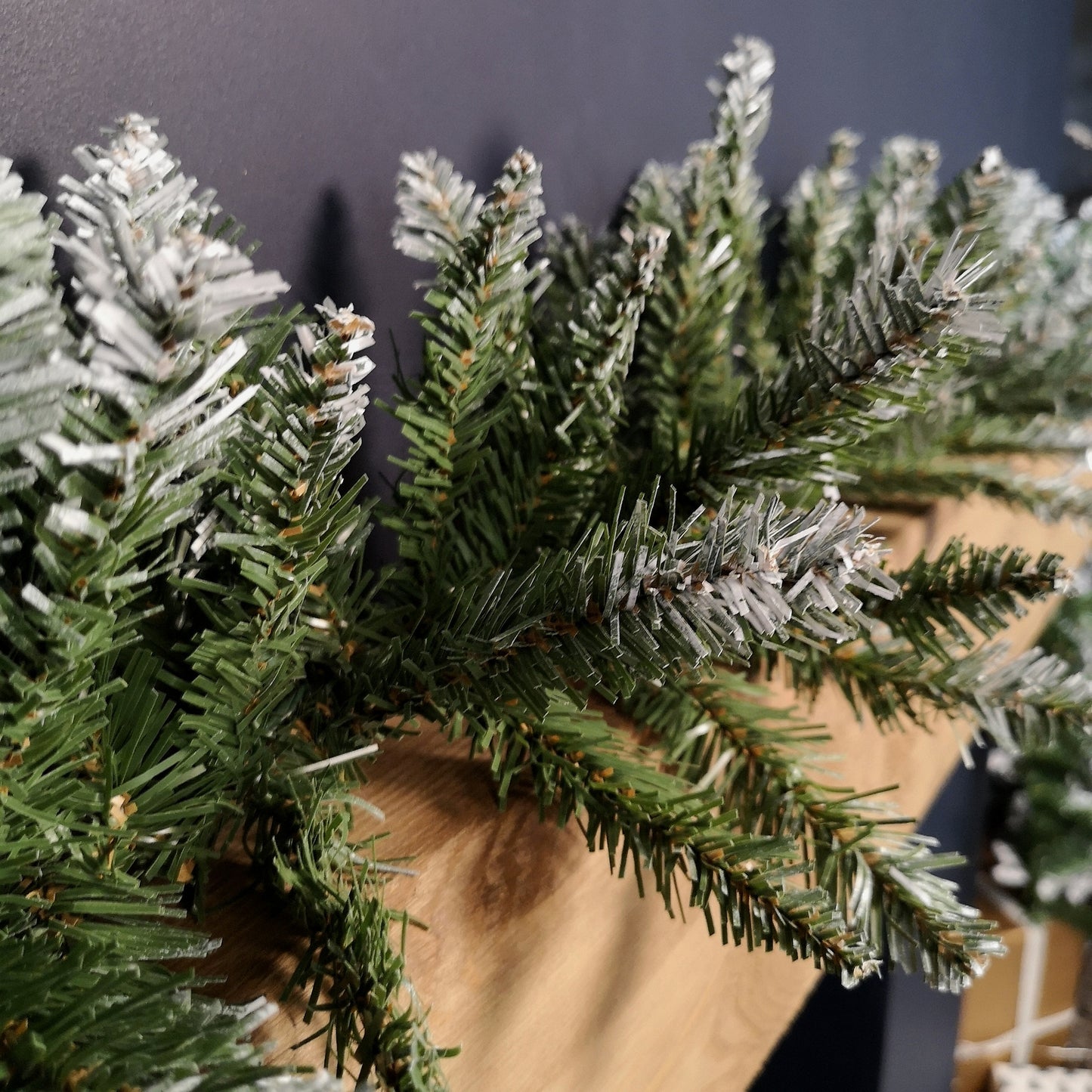 2.7m x 25cm Snow Tipped Plain Christmas Garland with 200 Tips