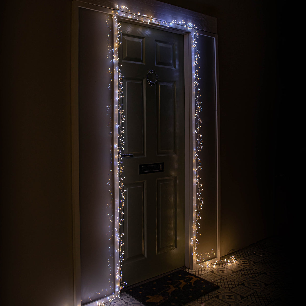 5.5m 800 LED UltraBrights Christmas Door Cluster LIghts with Timer in White & Warm White on Silver Wire