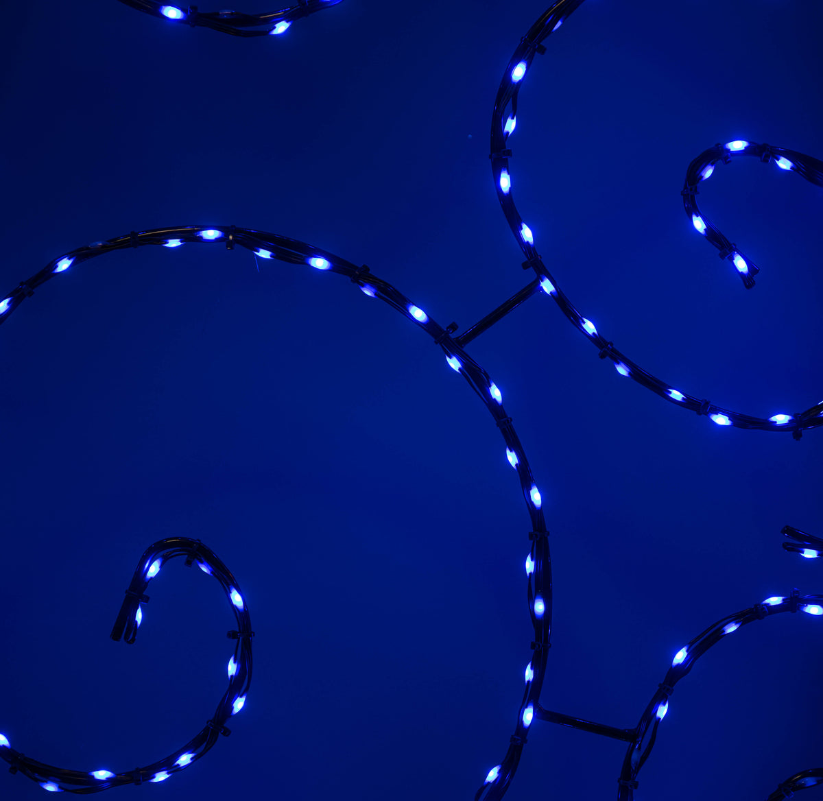78cm Metal Hanging Christmas Bauble with 245 Static & Twinkling LEDs in Blue & White