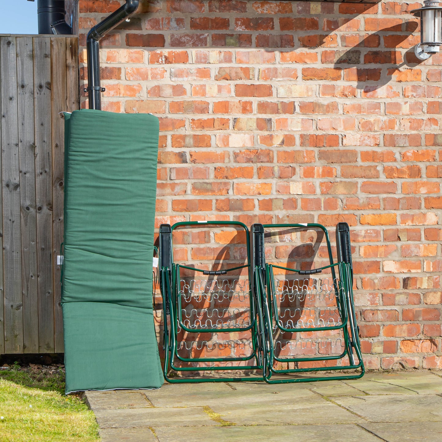 Factory Seconds: Set of 2 Padded Outdoor Garden Patio Recliner / Sun Lounger in Plain Green