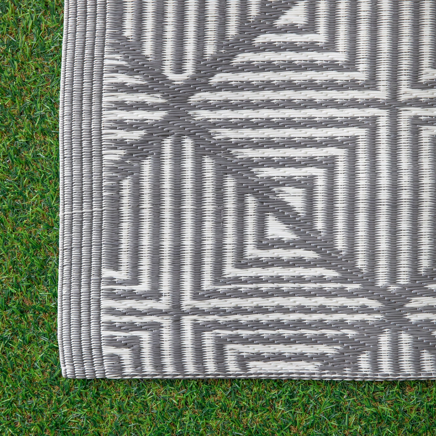 1.5m x 2.1m Alexandria Large Outdoor Alfresco Patio Rug Mat in Grey