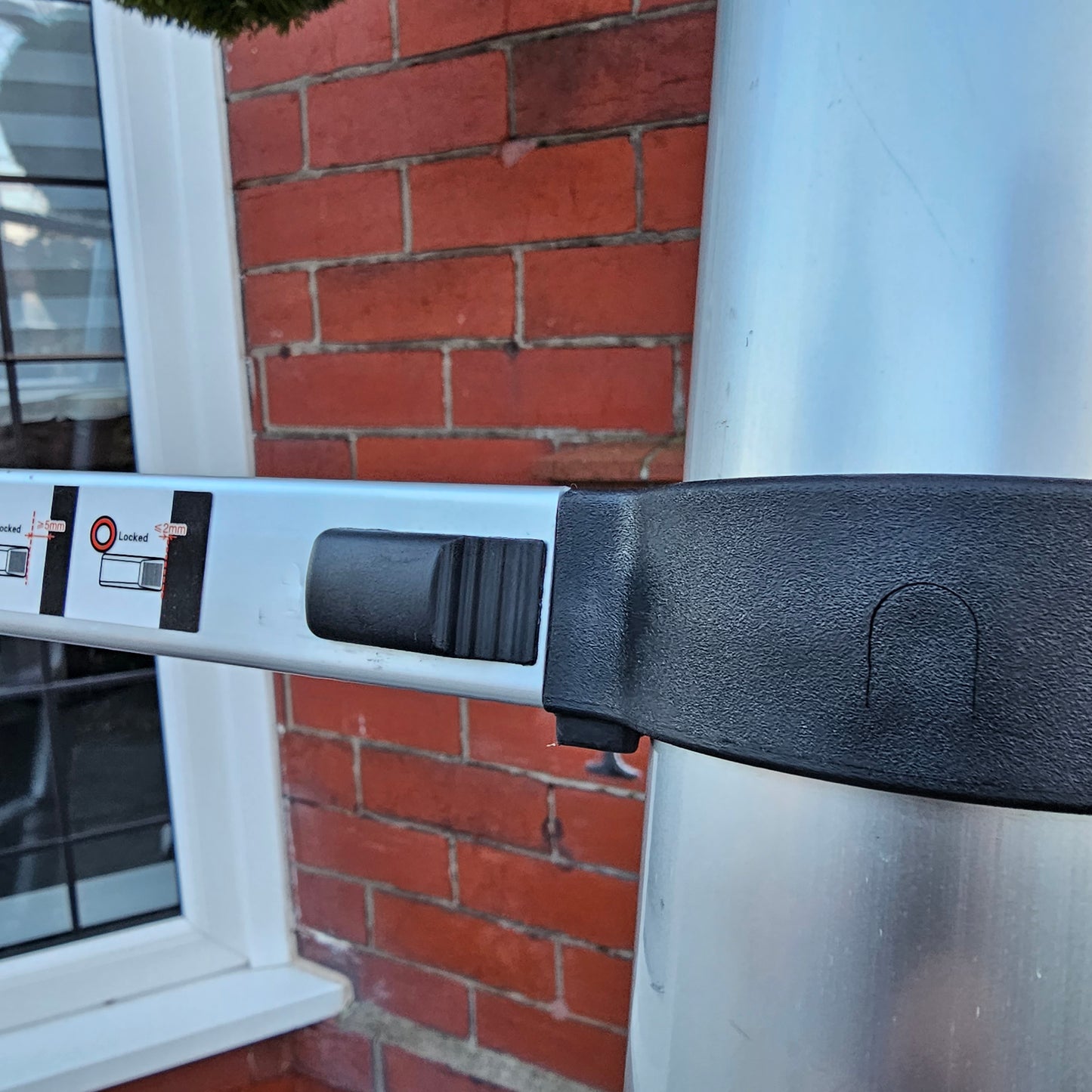 4.7m Telescopic Ladder Multi-Purpose folding Ladders Telescopic Extendable Portable Sturdy Loft Ladder