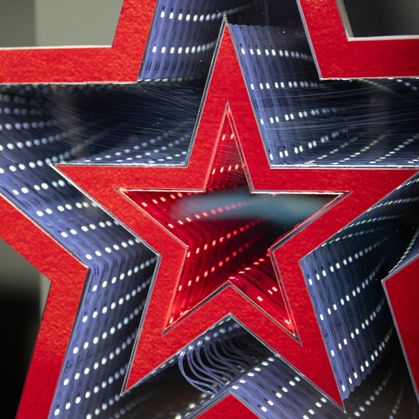 47cm Light up Star Infinity Christmas Decoration with Red and White LEDs