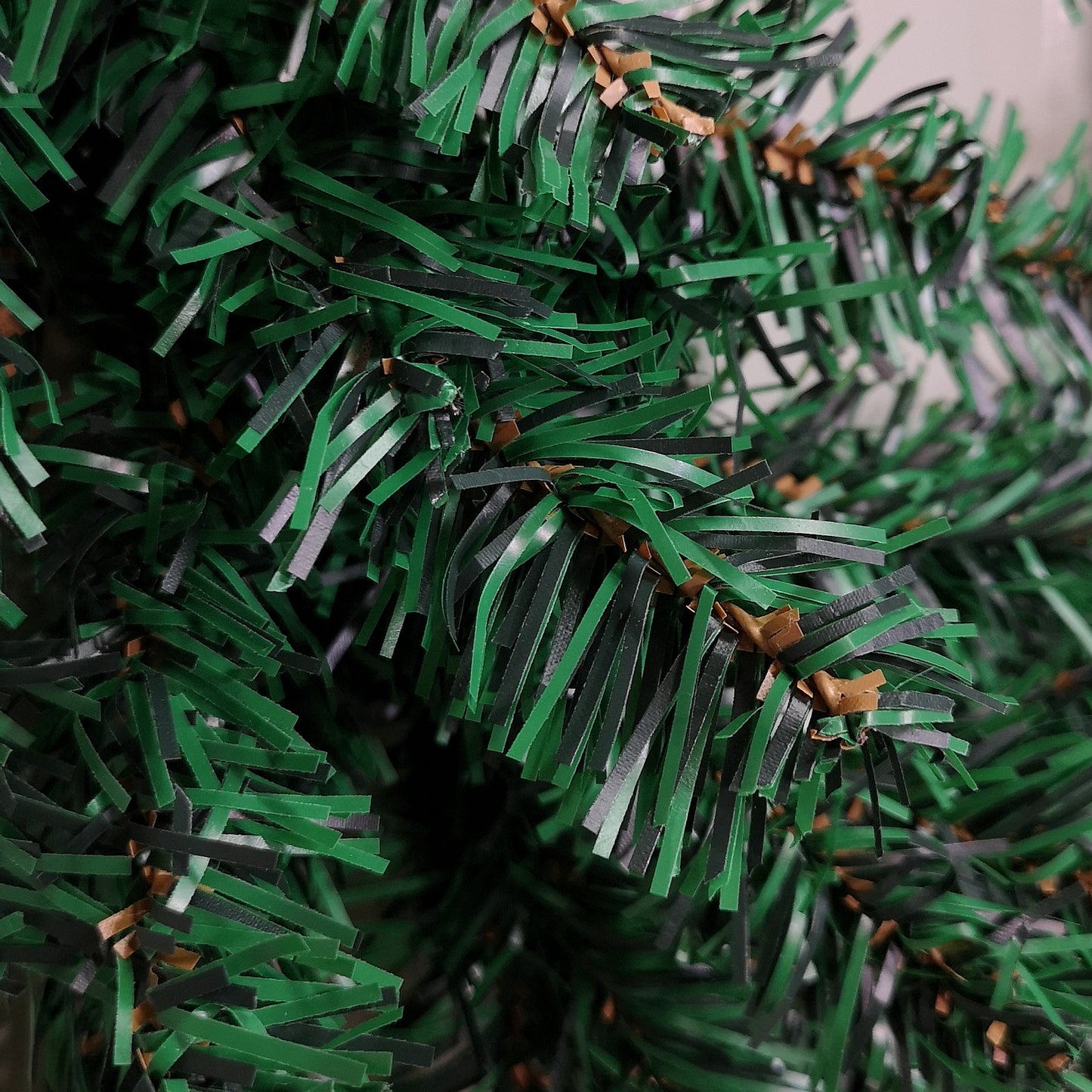 60cm Plain Green Christmas Wreath with160 Tips