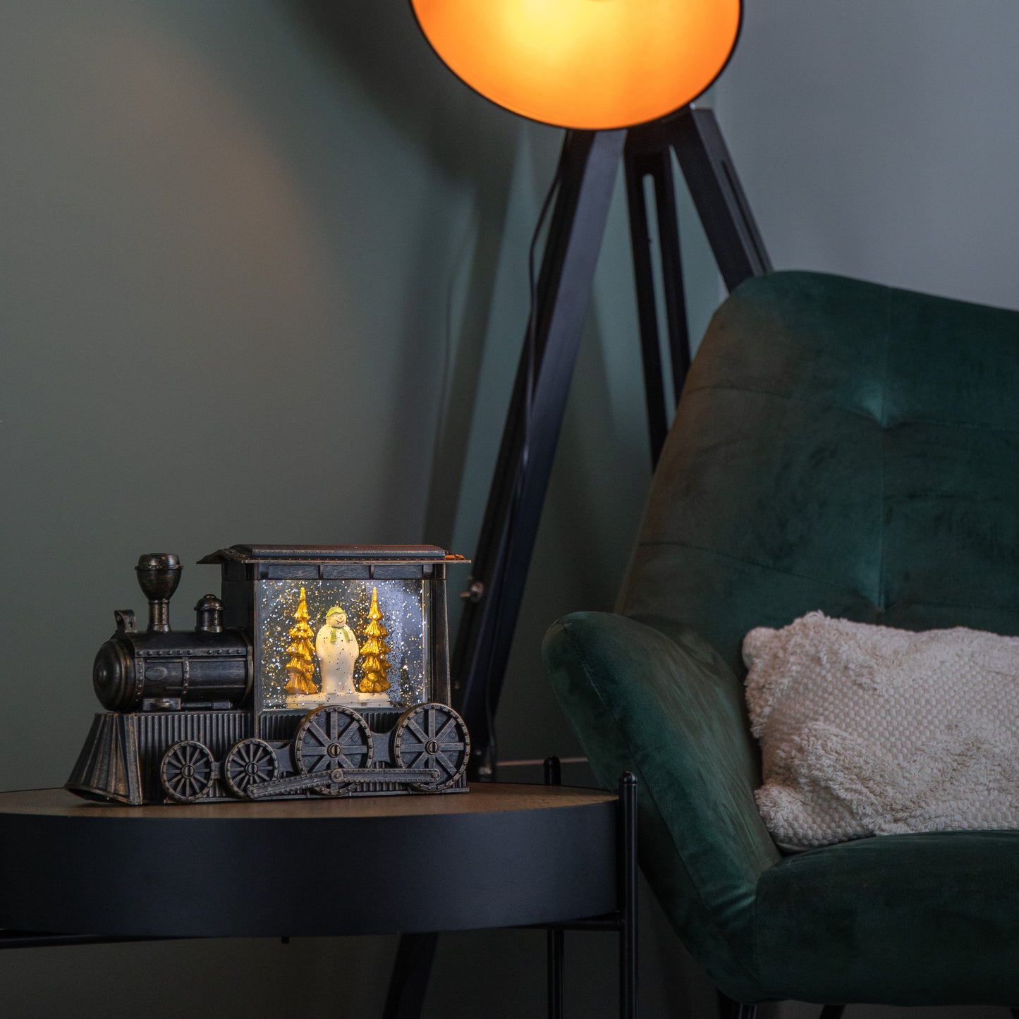 17cm Battery Operated Light up Christmas Train Water Spinner with The Snowman & Snowdog with LEDs