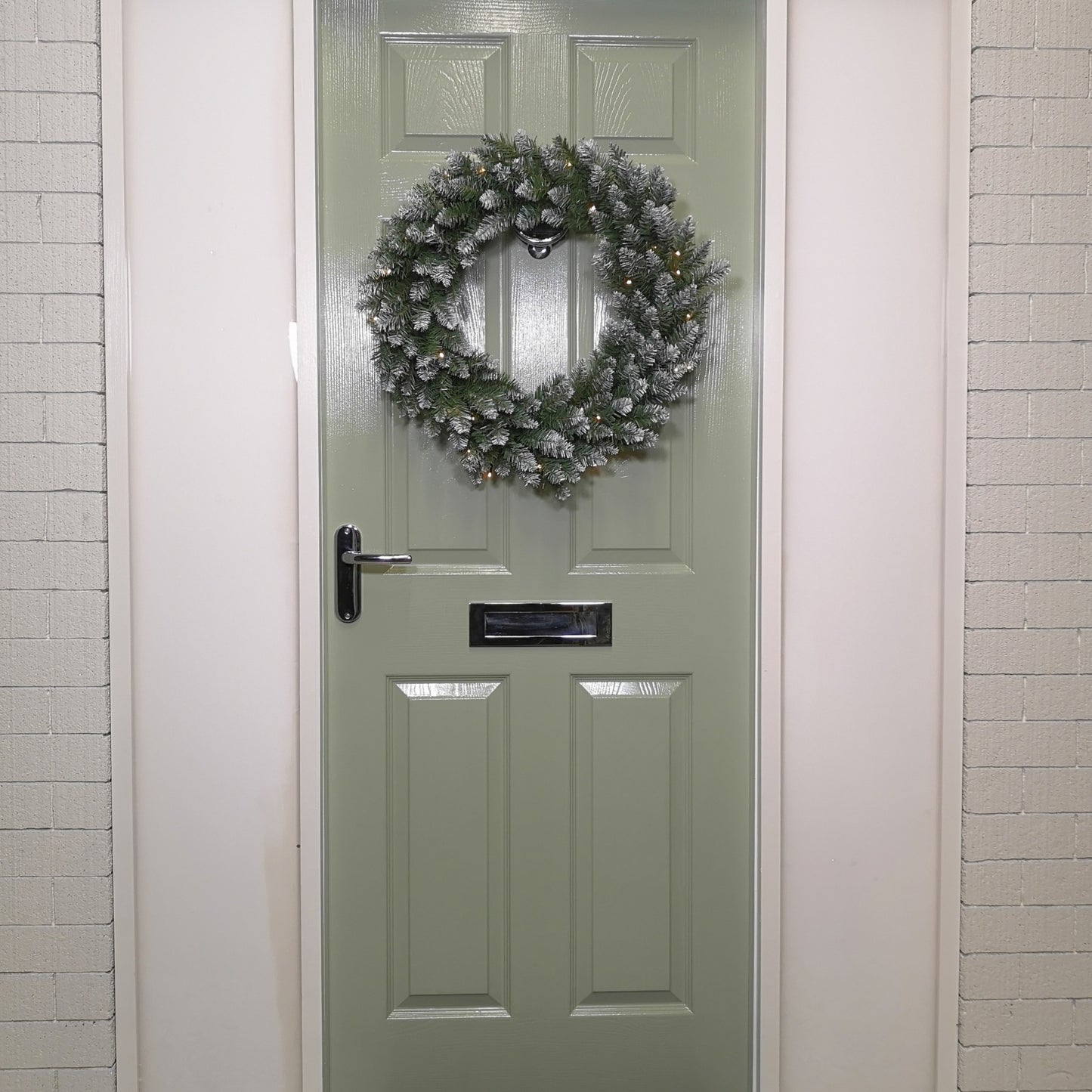 60cm Snow Tipped Christmas Wreath with 50 Warm White LEDs and 160 Bullet Tips