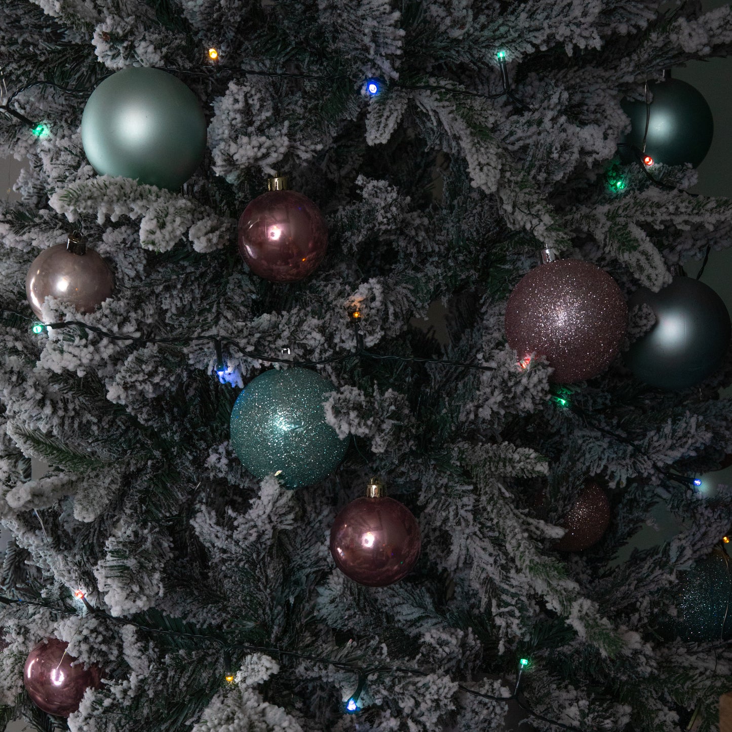 50 LED 5m Premier Christmas Indoor Outdoor Multi Function Battery Operated String Lights with Timer in Multicoloured