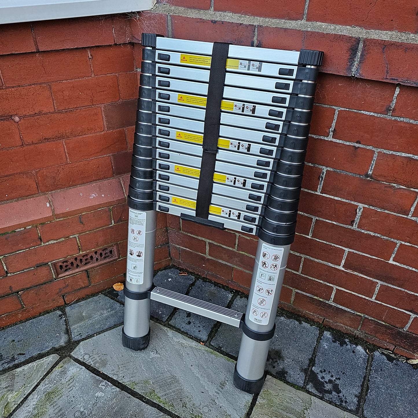 4.7m Telescopic Ladder Multi-Purpose folding Ladders Telescopic Extendable Portable Sturdy Loft Ladder