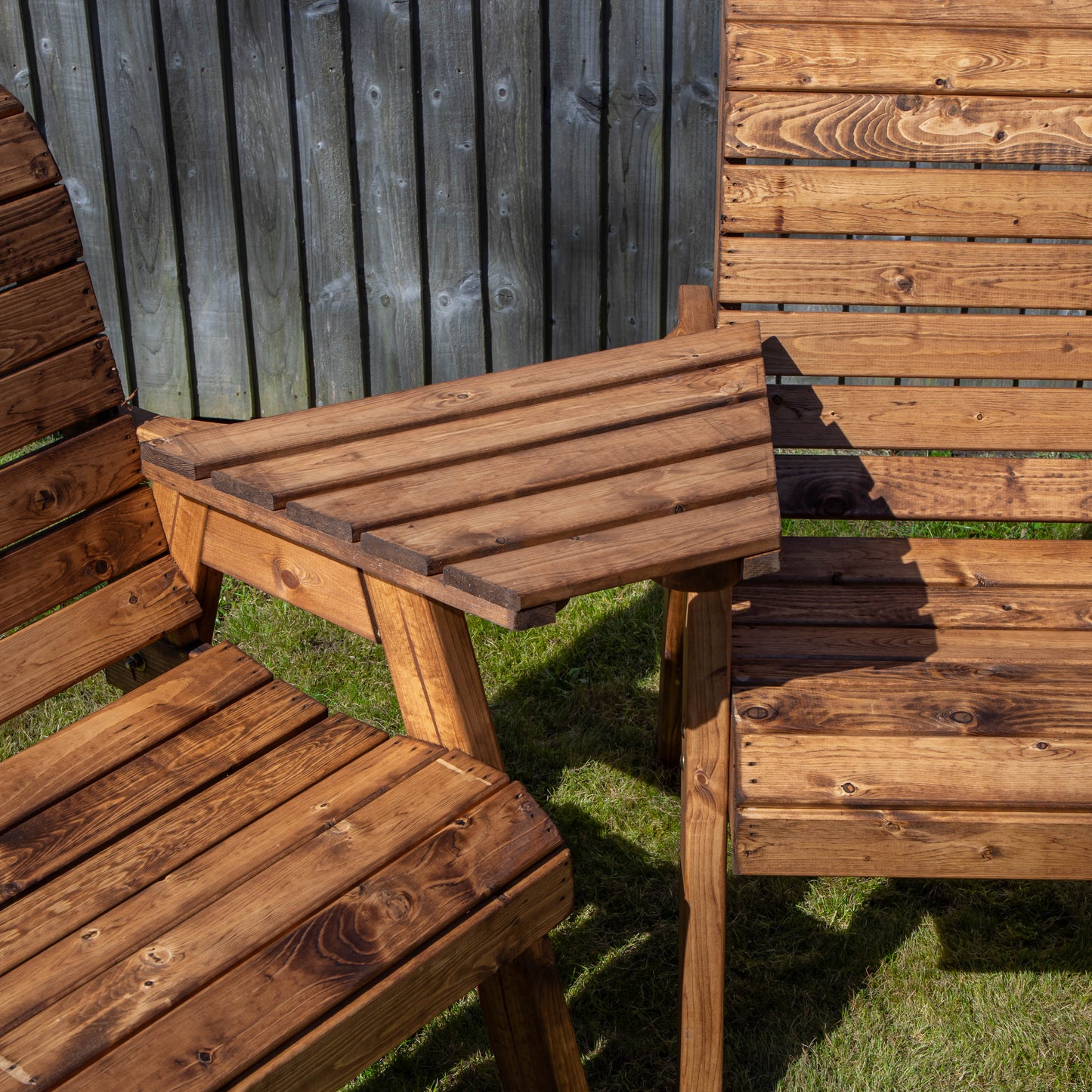 Charles Taylor Hand Made 2 Seater Chunky Rustic Wooden Garden Furniture Love Seat with Tray Flatpacked