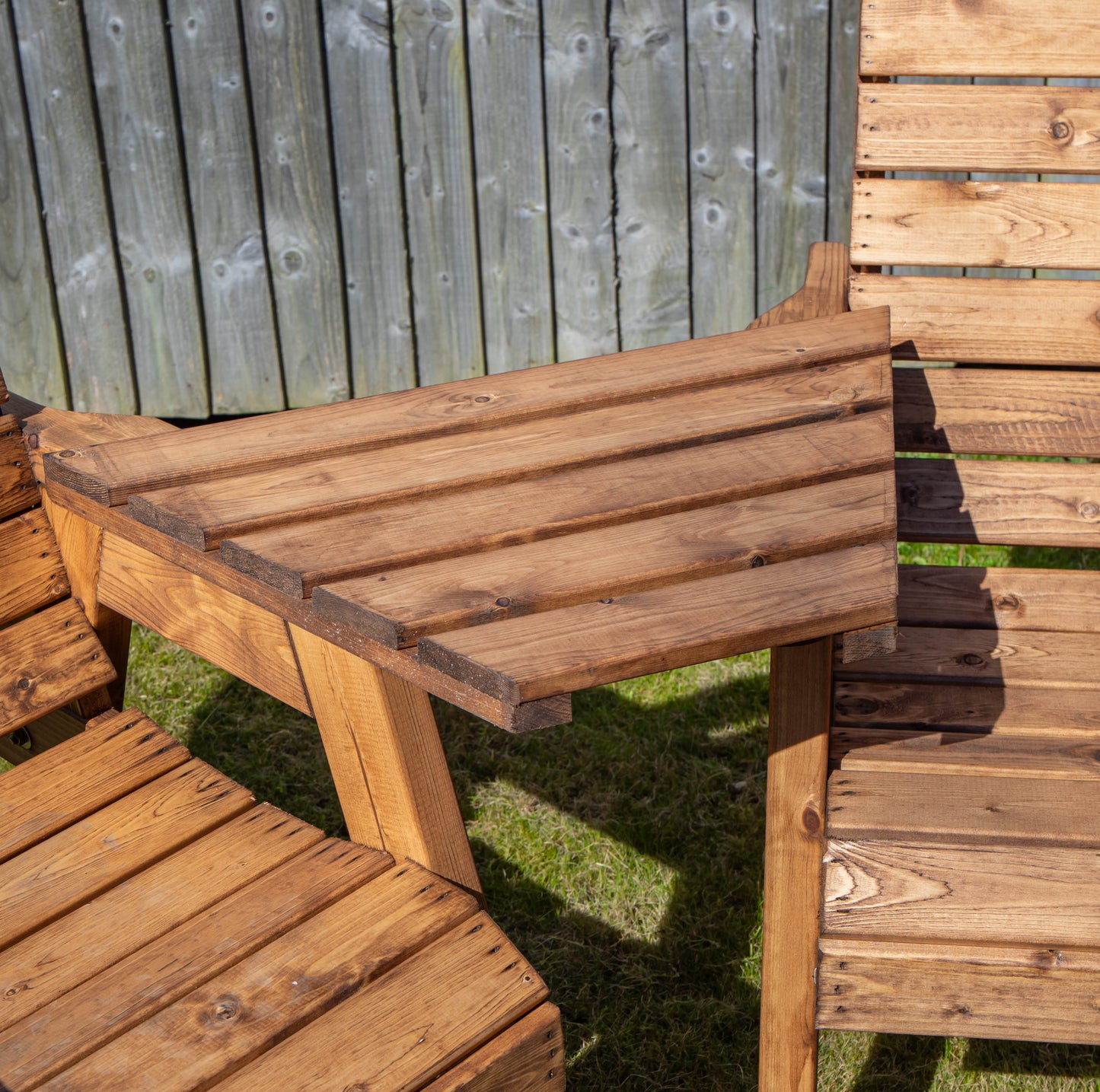 Charles Taylor Hand Made 2 Seater Chunky Rustic Wooden Garden Furniture Love Seat with Tray Assembled