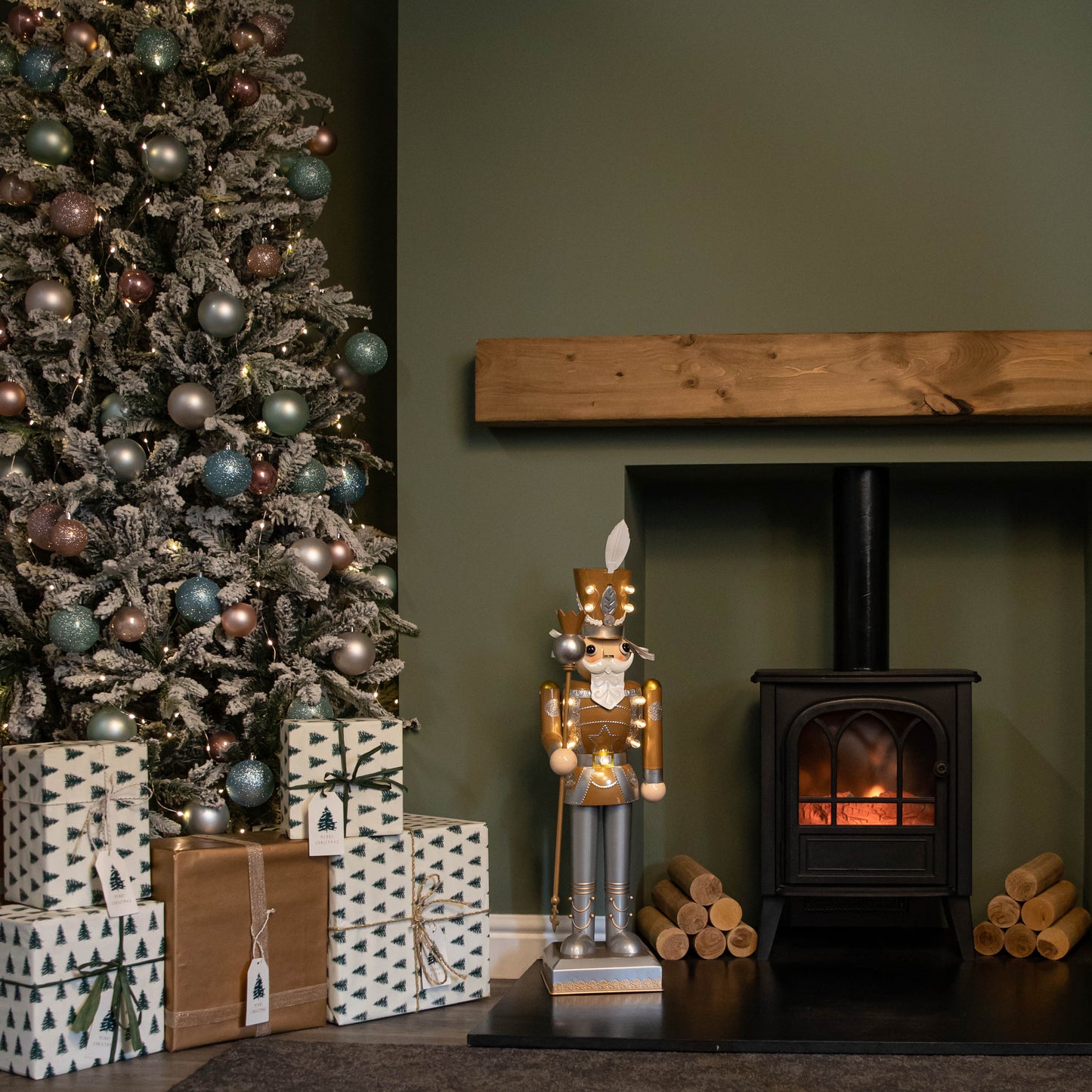 80cm Battery Operated Light up Christmas Gold Nutcracker with LEDs