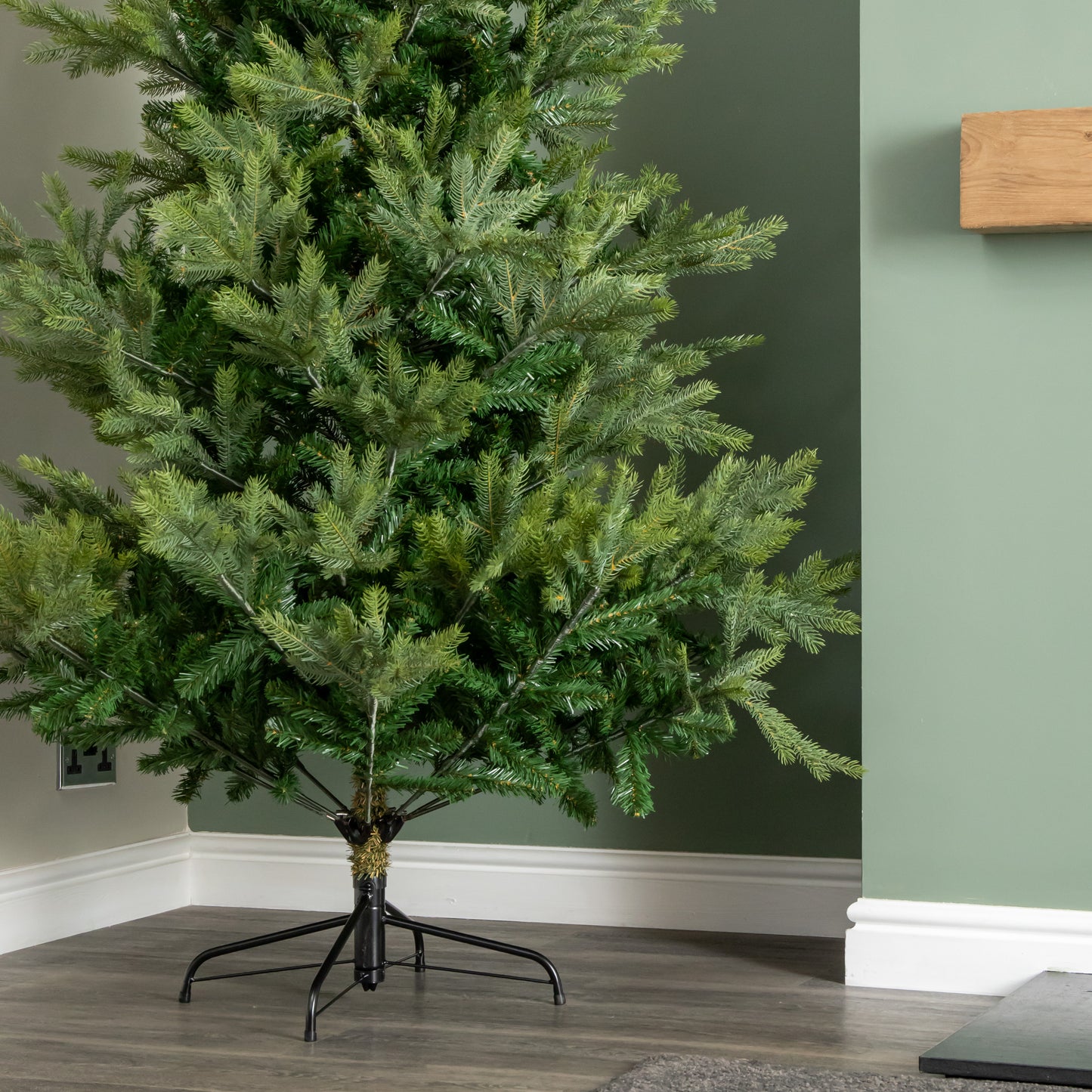 Factory Seconds: 7ft (2.1m) Green Artificial Real Look Grandis Fir Christmas Tree with 2326 Tips & Metal Stand