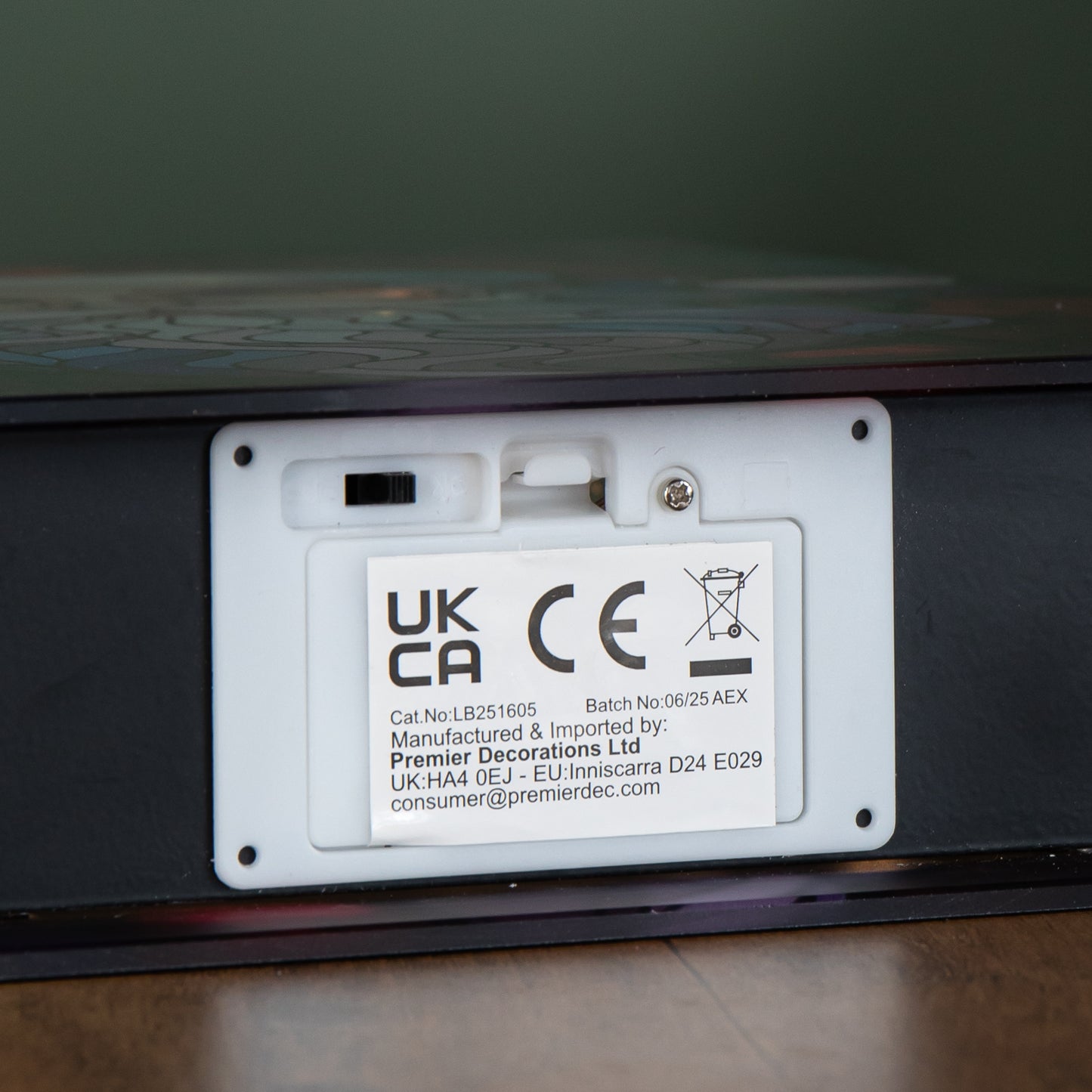 28cm Battery Powered Light up Glass Christmas Decoration with Santa & Warm White LEDs