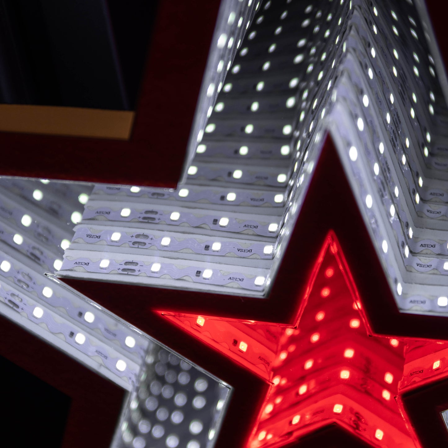 47cm Light up Star Infinity Christmas Decoration with Red and White LEDs