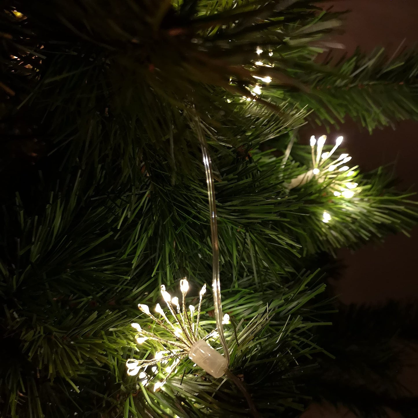 200 LED 10 Starburst Premier Christmas Multi Function Battery Timer Lights in Warm White