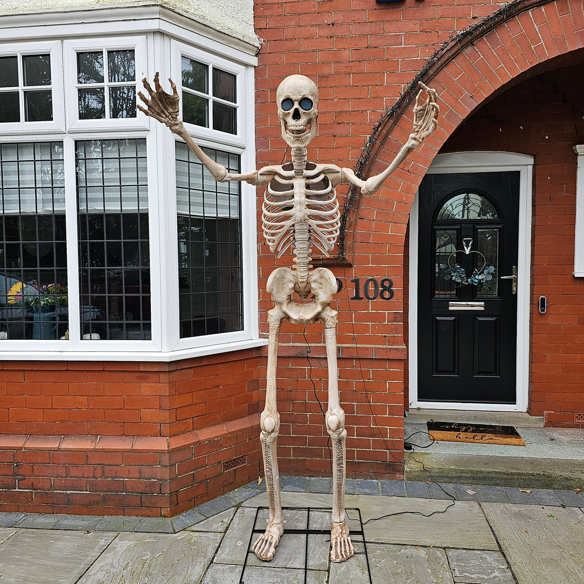 GIANT 8ft (240cm) Standing Indoor Outdoor Animatronic Halloween Skeleton Decoration