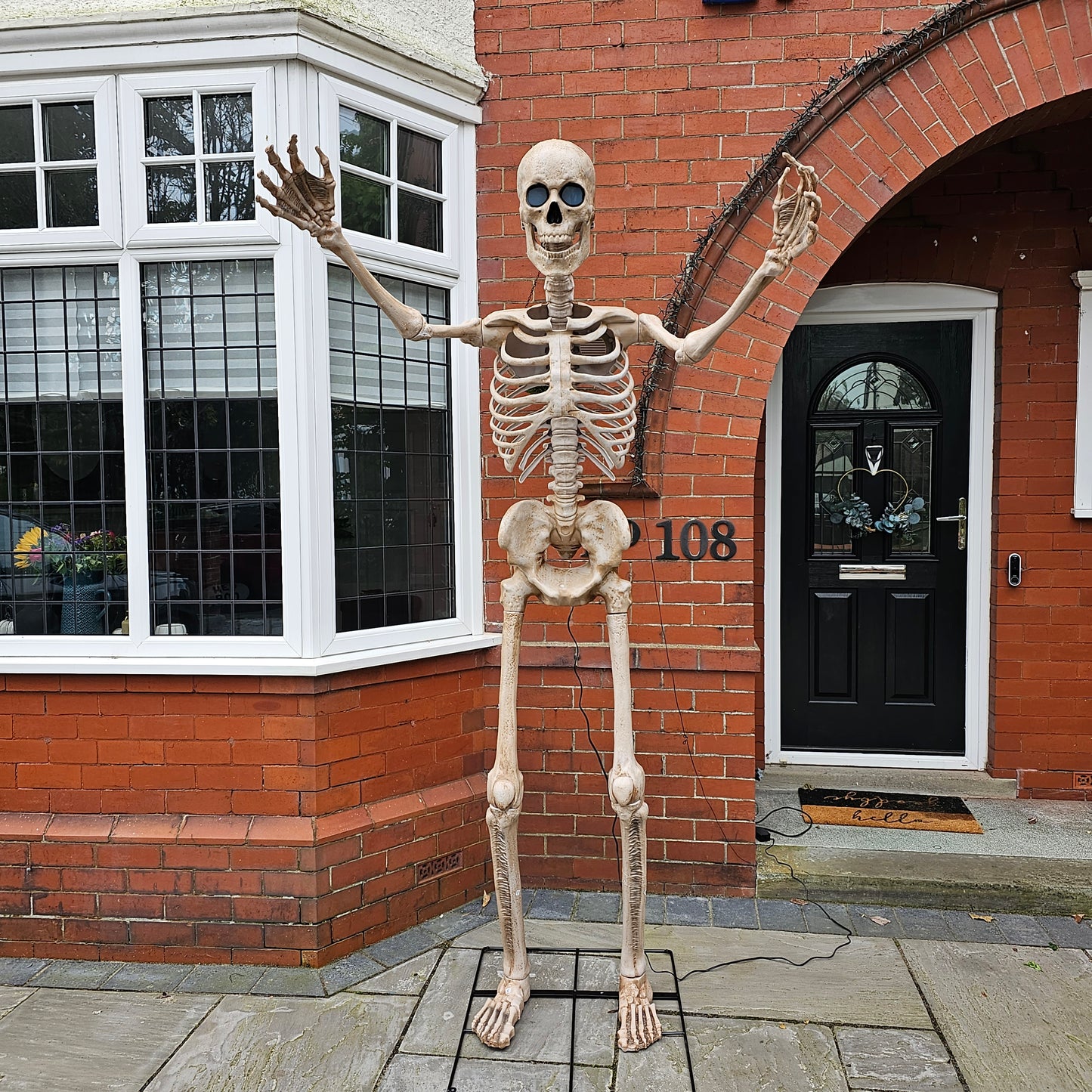 GIANT 8ft (240cm) Standing Indoor Outdoor Animatronic Halloween Skeleton Decoration