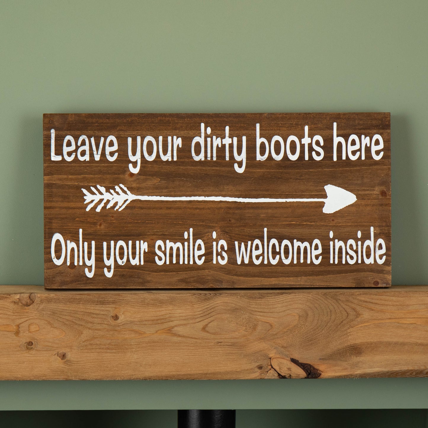 60cm x 30cm Dark Rustic Fir Wood Welcome Arrow Hanging Wall Sign