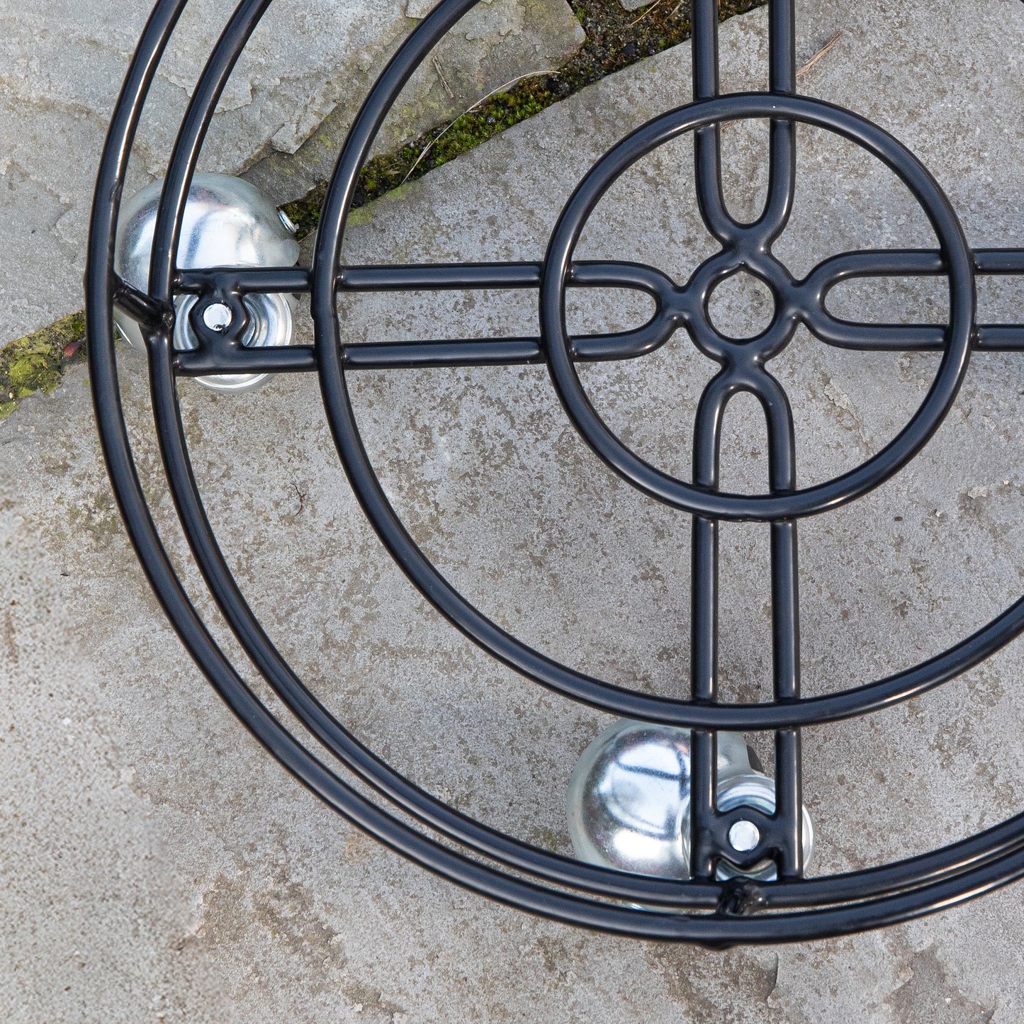 Tom Chambers Handcrafted Heavy Duty Round Black Metal Garden Patio Plant Flower Pot Stand Caddy Trolley Dolly on Strong Metal Castor Wheels 32cm