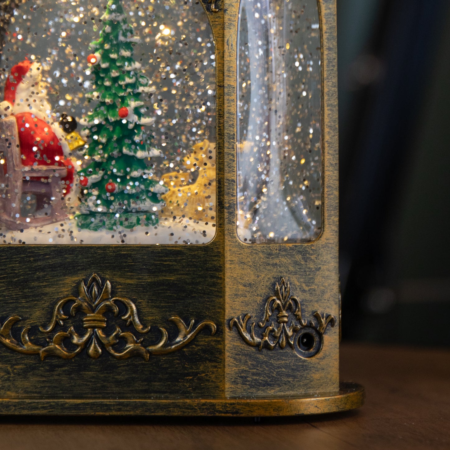 21cm Battery Operated Light up Santa and Christmas Tree Water Spinner with LEDs