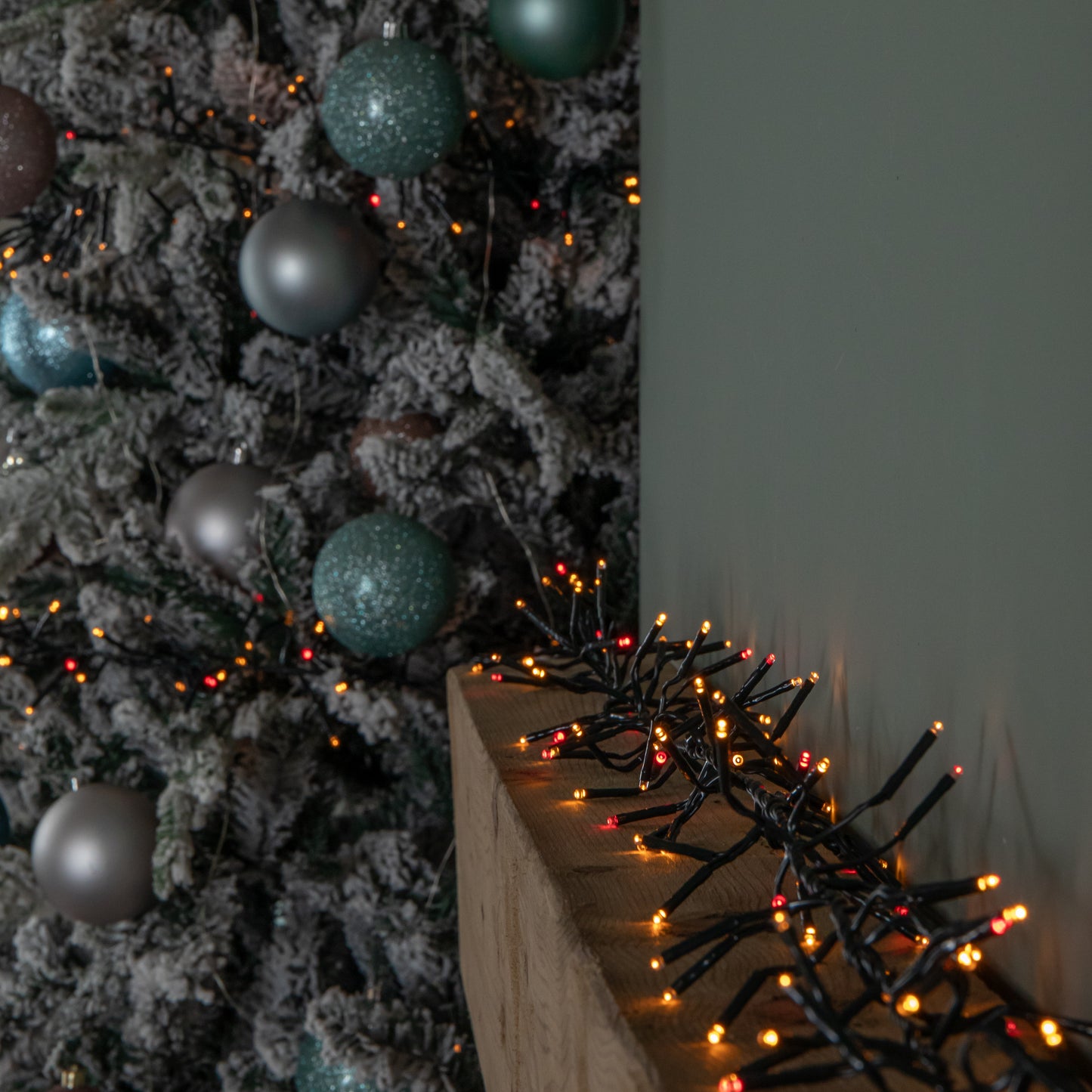 18.5m 1440 LED Christmas Cluster Multi-Action String Lights with Timer in Red & Vintage Gold