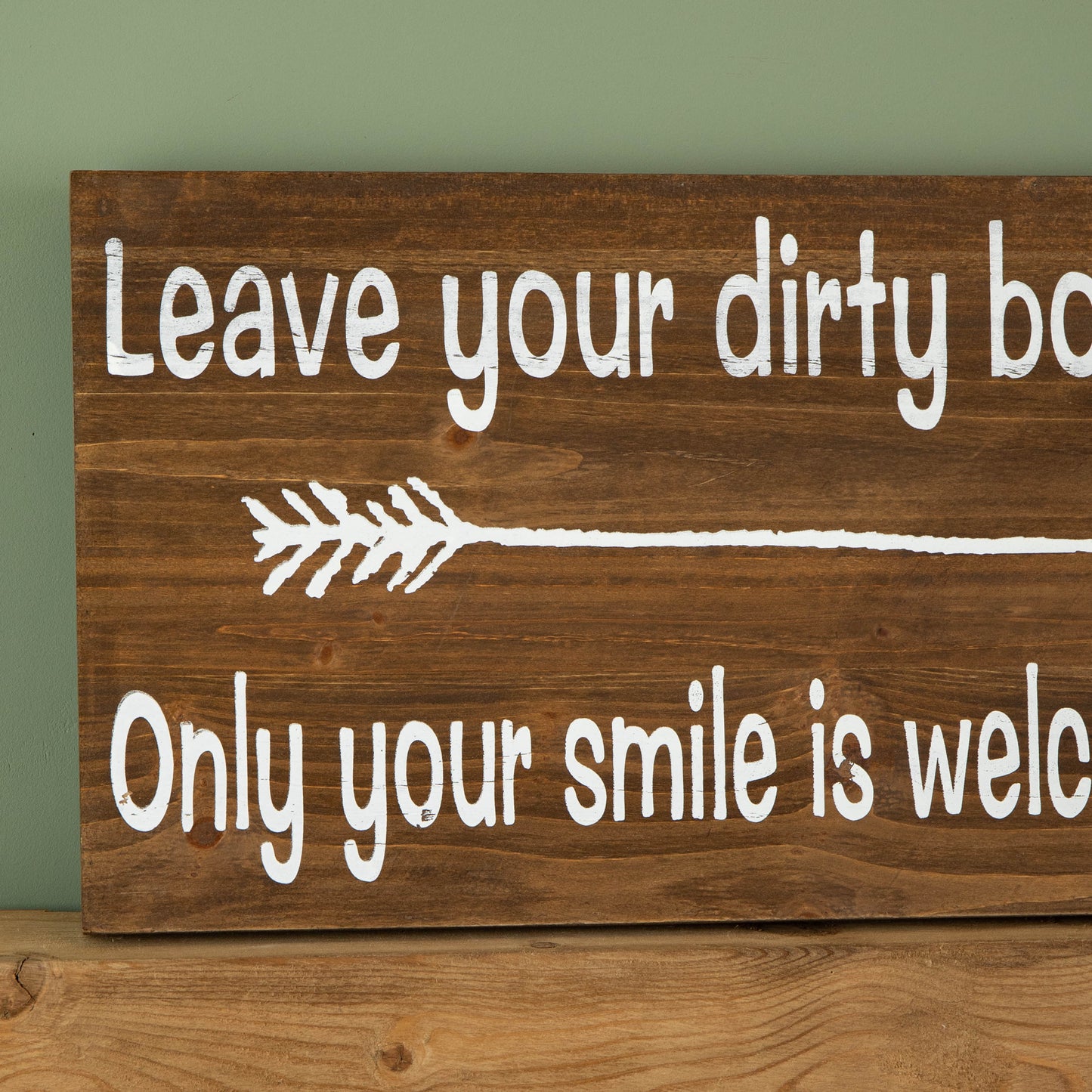 60cm x 30cm Dark Rustic Fir Wood Welcome Arrow Hanging Wall Sign