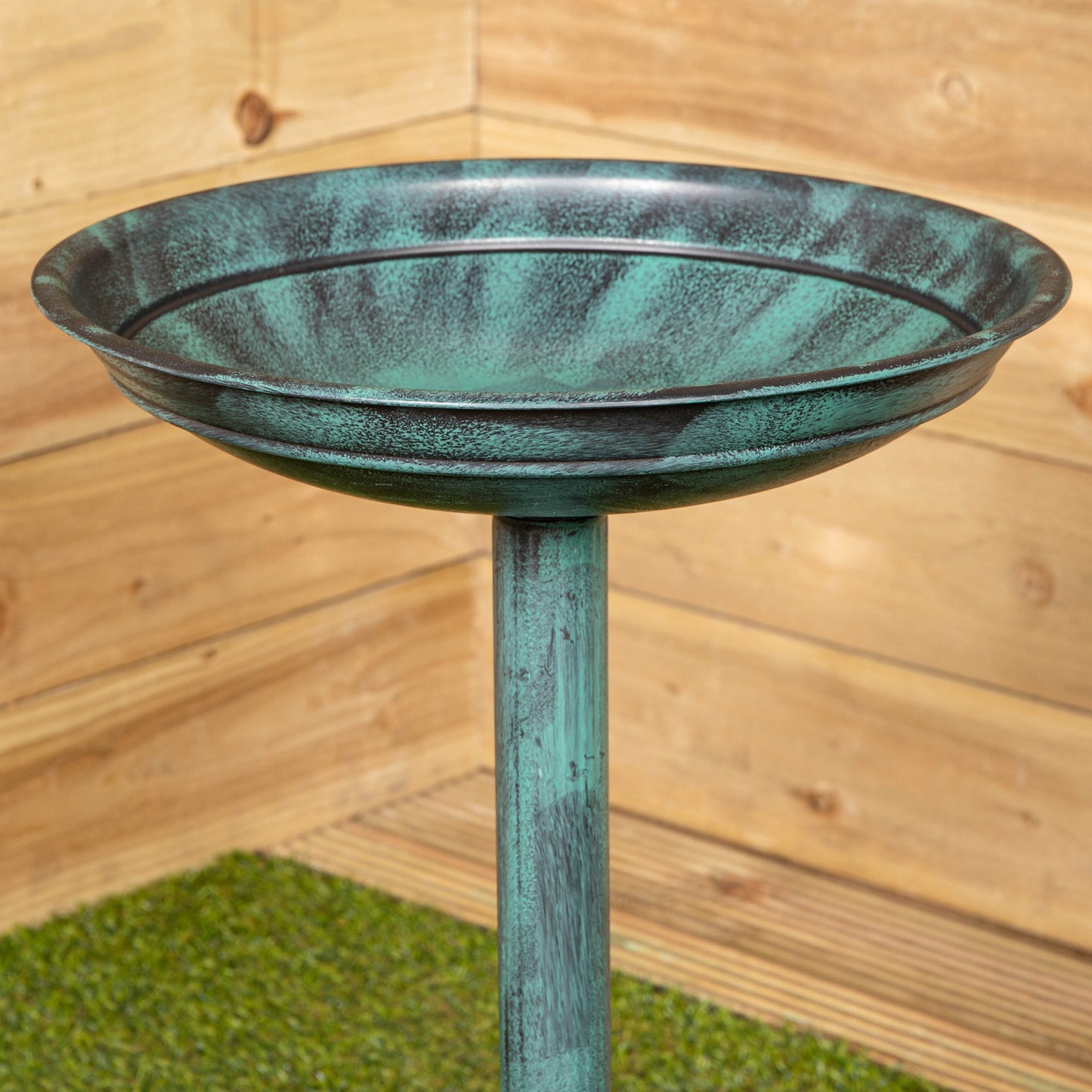 Factory Seconds: 63cm Verdi Green Traditional Garden Patio Resin Bird Bath
