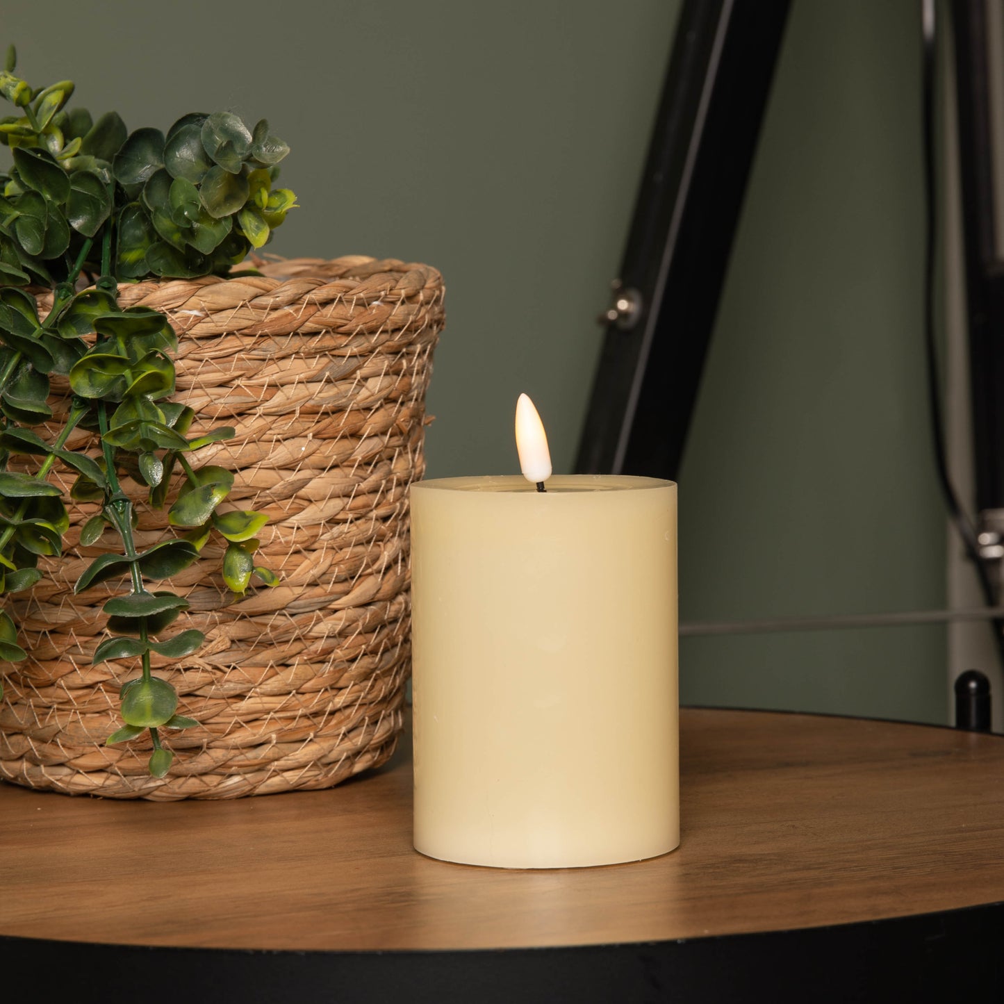 7.5cm x 10cm Cream Wax Melted Pool Effect Candle with Timer Function and Warm White LED