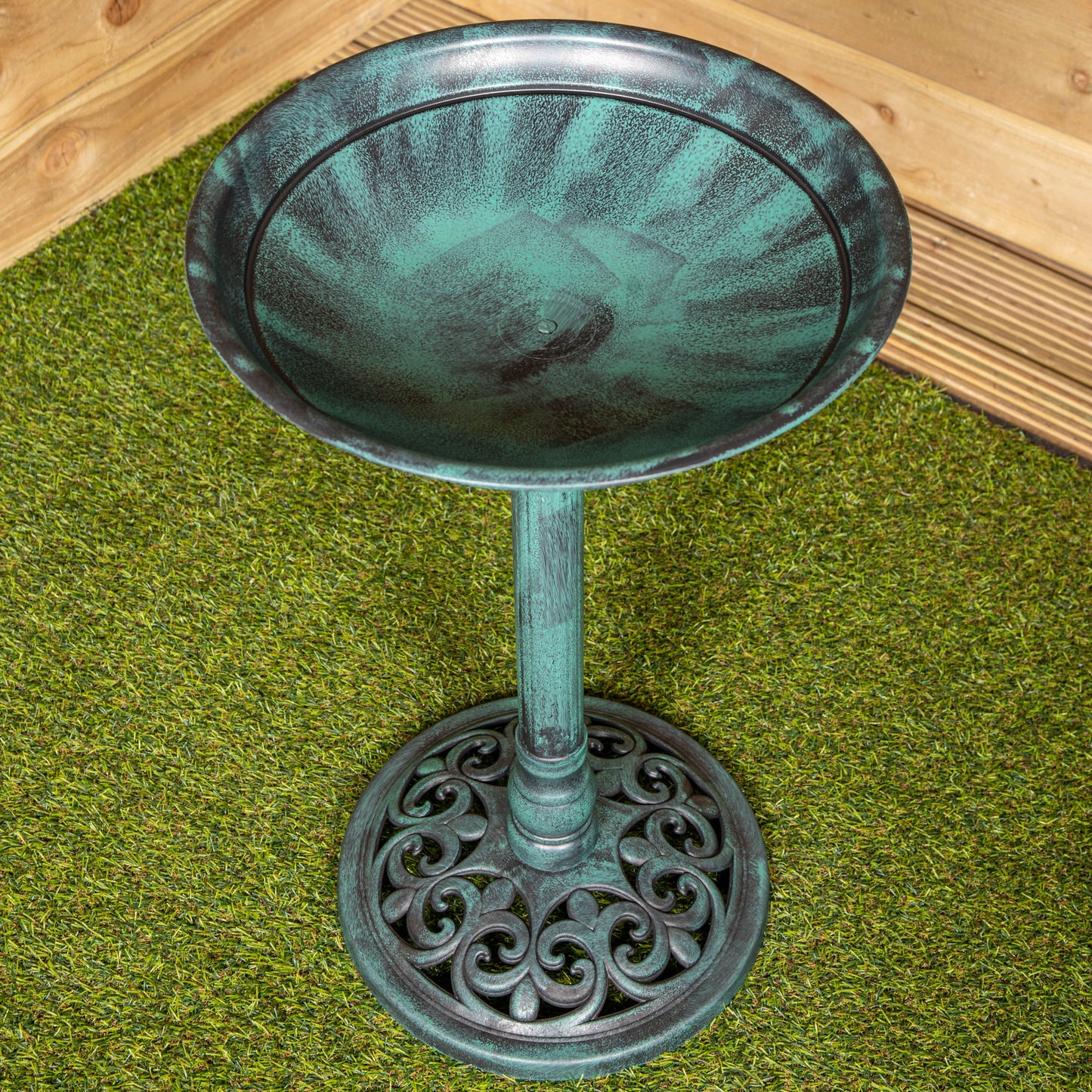 Factory Seconds: 63cm Verdi Green Traditional Garden Patio Resin Bird Bath