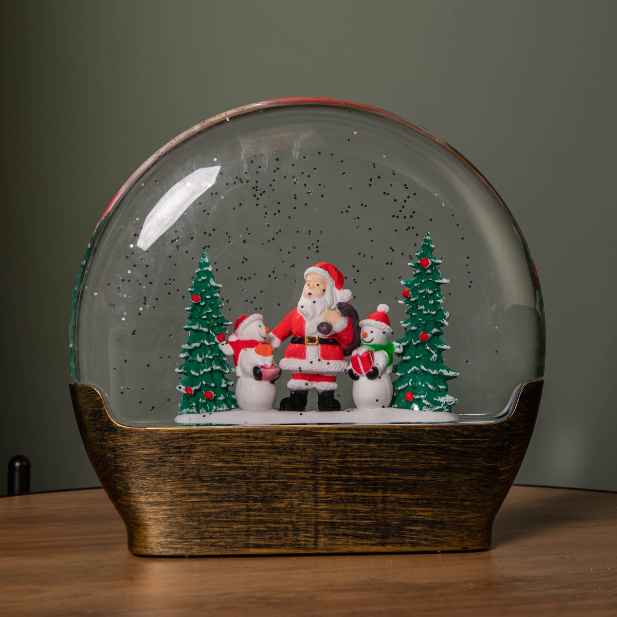 19cm Battery Operated Light up Christmas Water Dome with Santa & Snowman Scene