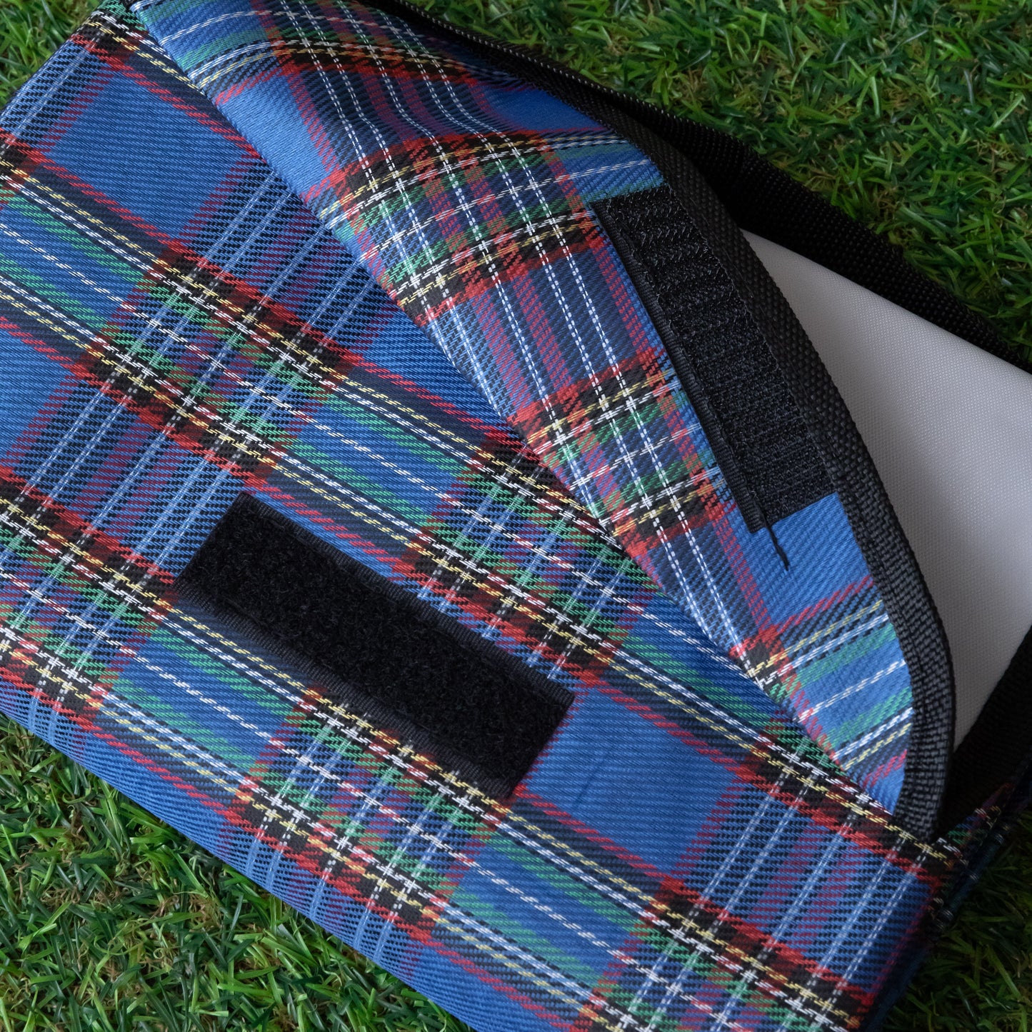 1.50m x 1.15m Waterproof Patterned Picnic Blanket Rug with Carry Handle in Blue