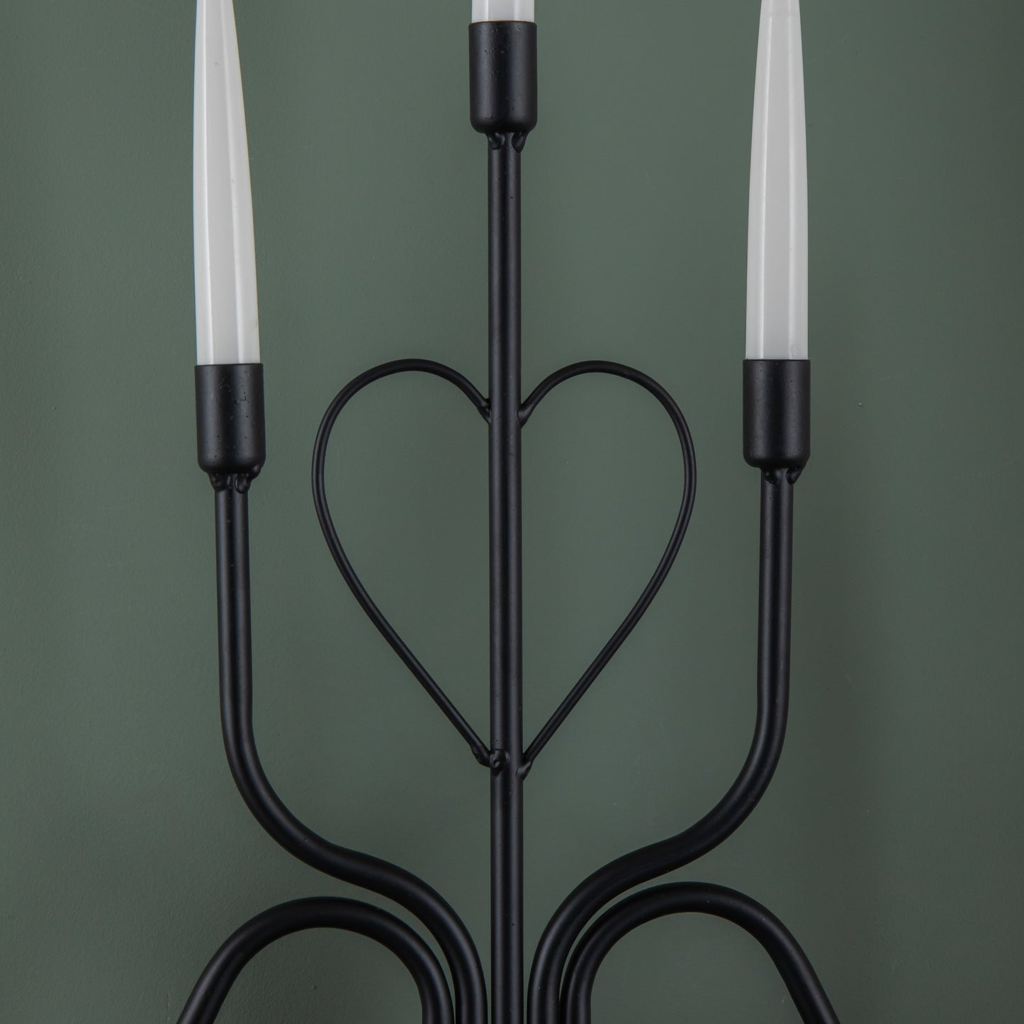 32cm Battery Operated Light up Black Metal Heart Christmas Candlebridge with 5 Warm White LEDs