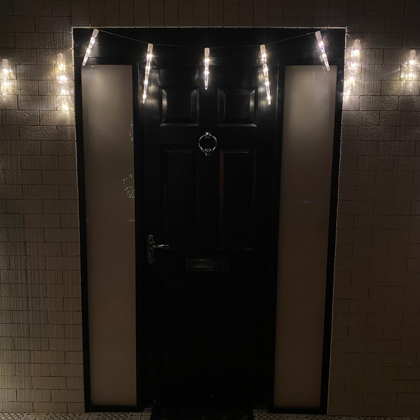 4.7m Set of 10 InLit Icicle Lights with 40 LEDs in Cool White