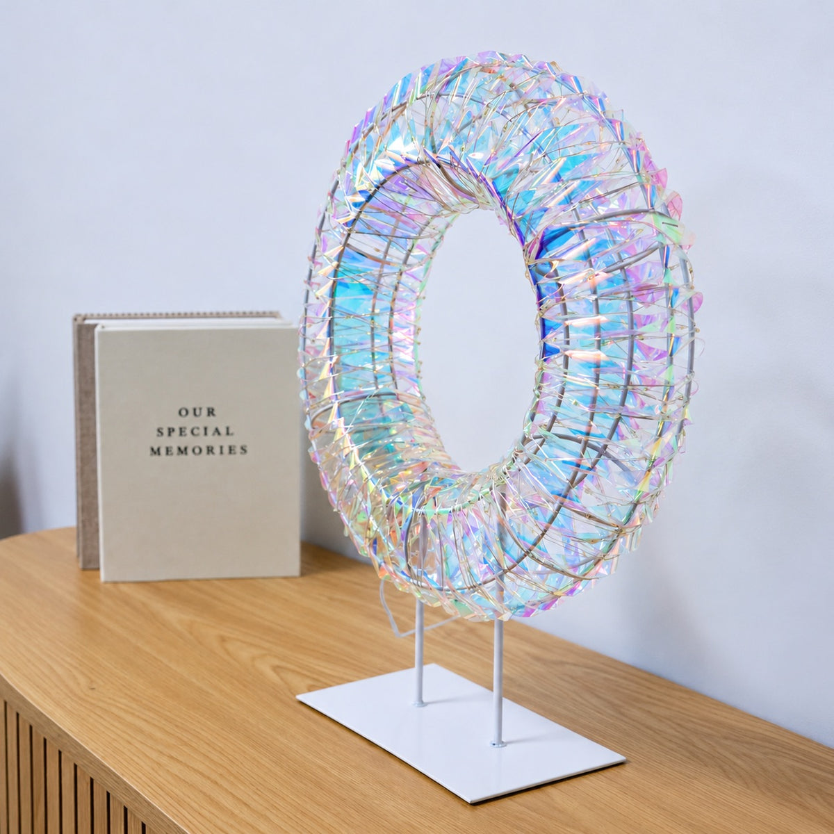45cm Light up Iridescent Christmas Wreath with Base & Warm White LEDs