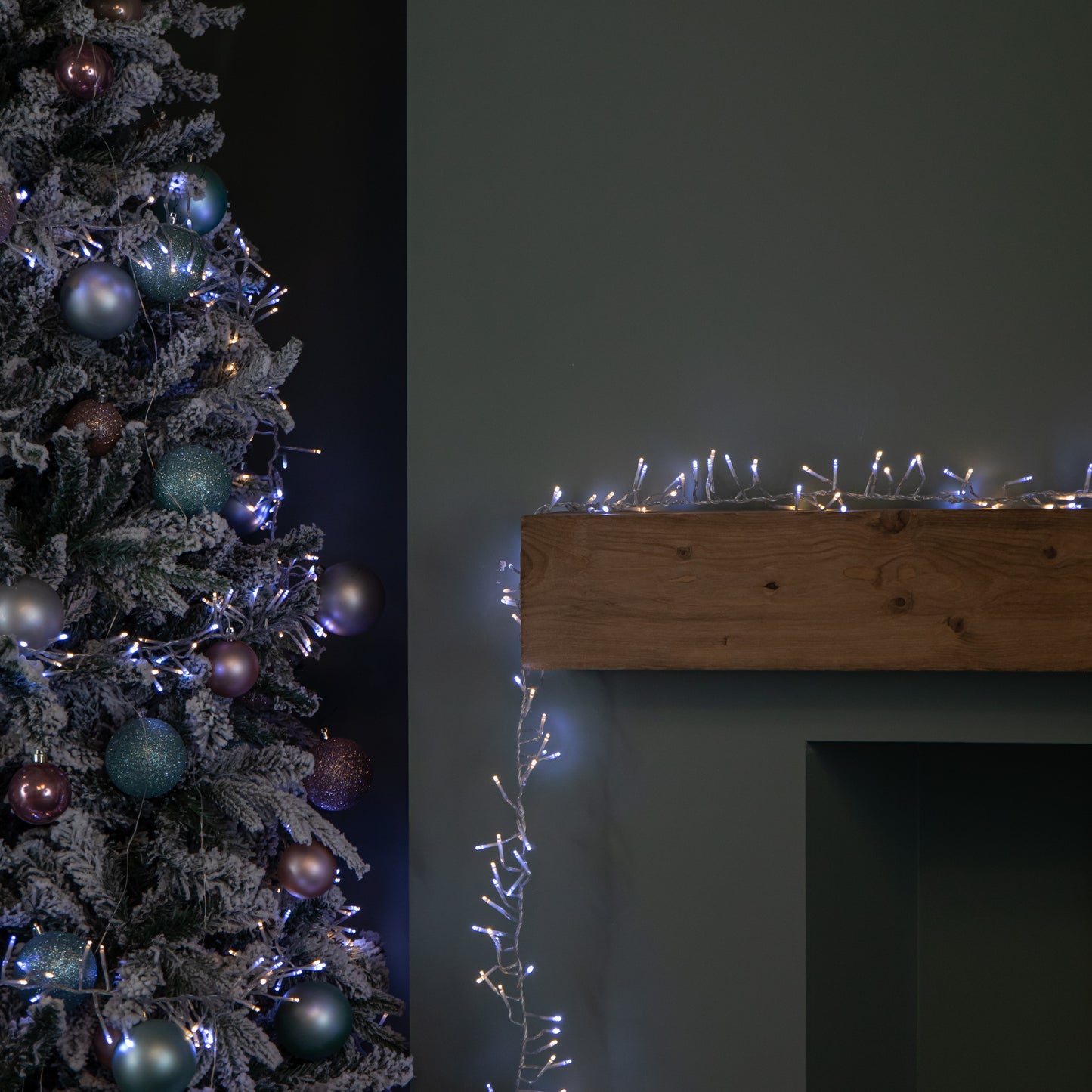 9.3m 720 LED Christmas Cluster String Lights with Timer in White & Warm White on Clear Cable