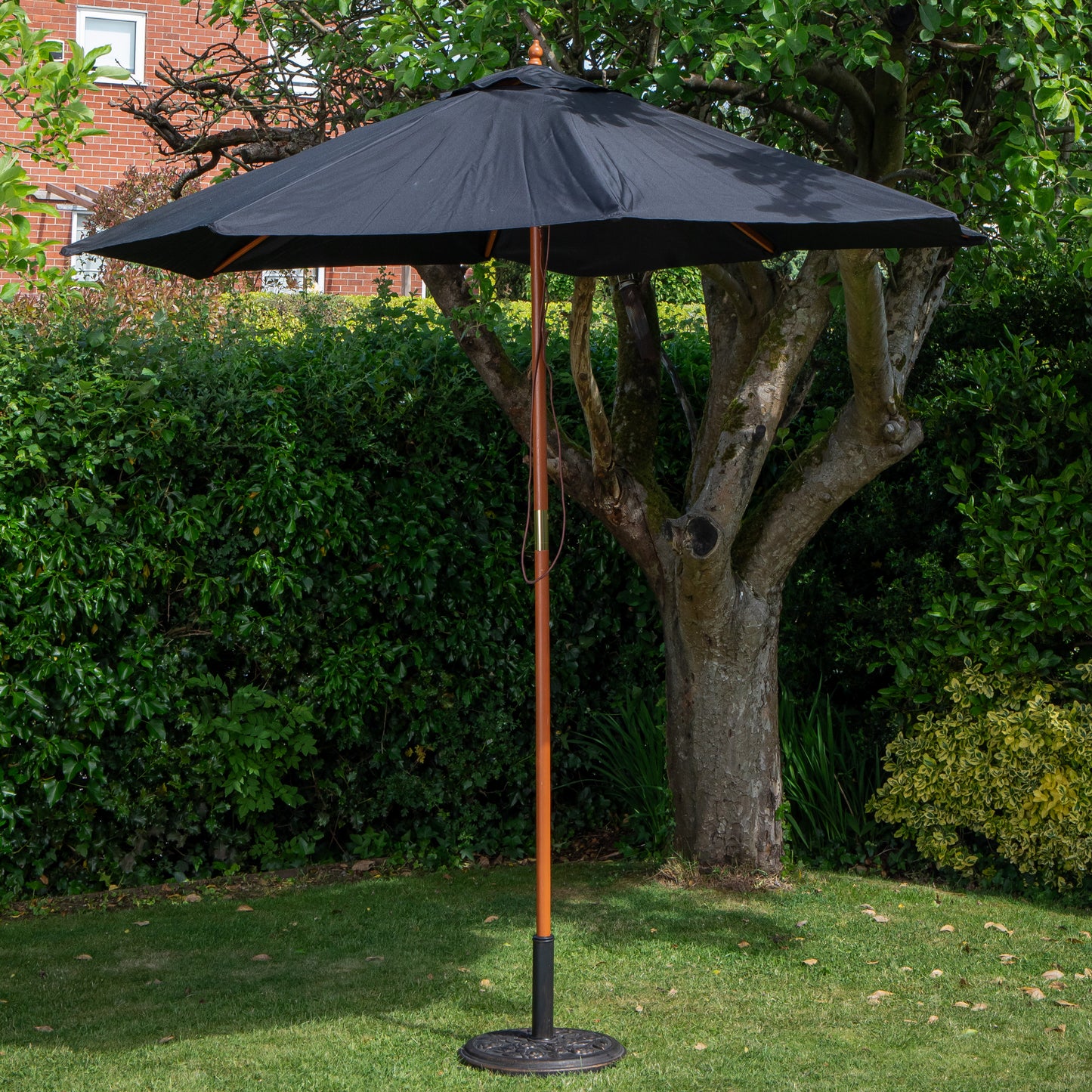 2.7m Outdoor Wooden Garden Parasol Sun Shade with Carry Bag in Black with 9kg Base Included