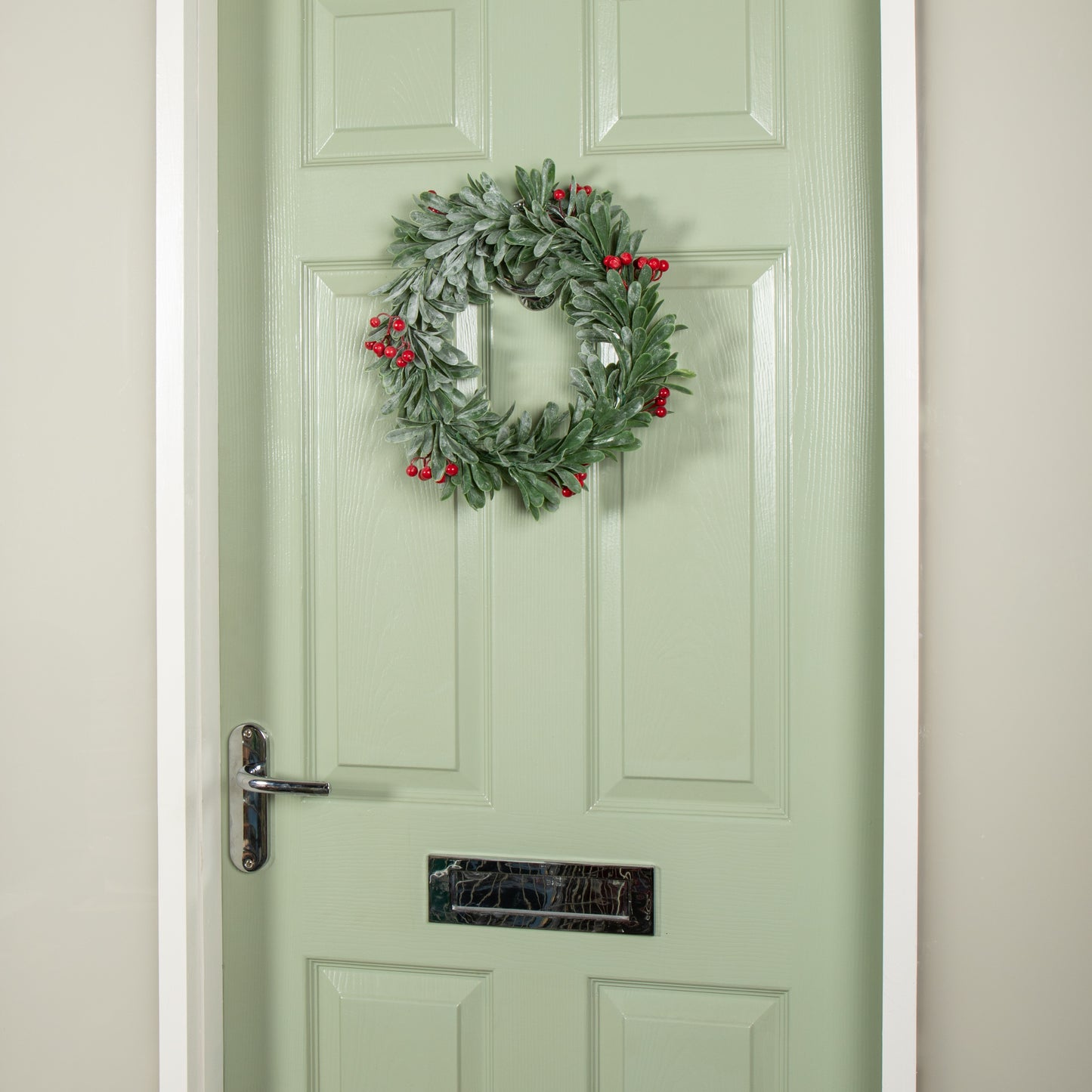 35cm Hanging Christmas Wreath with Red Berries