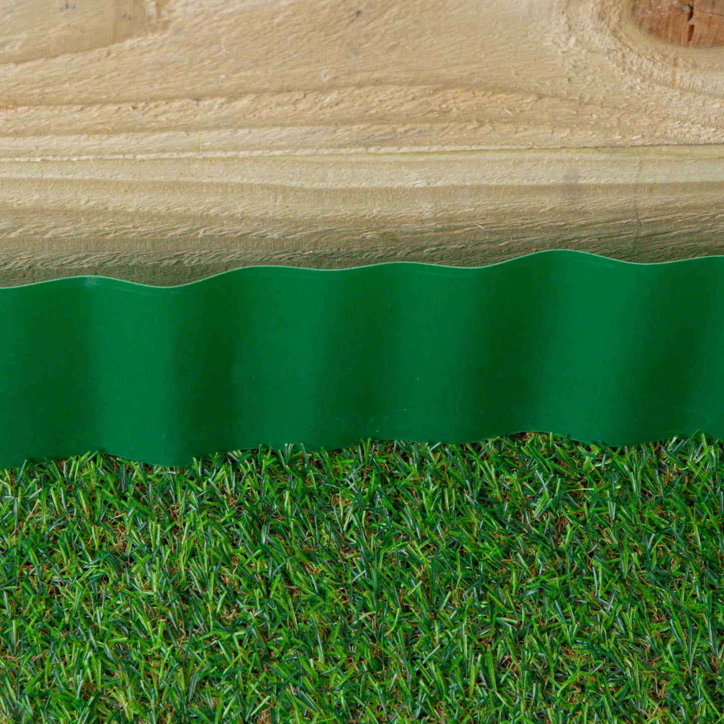 12cm x 6m Plastic Corrugated Lawn Garden Edging Border in Green